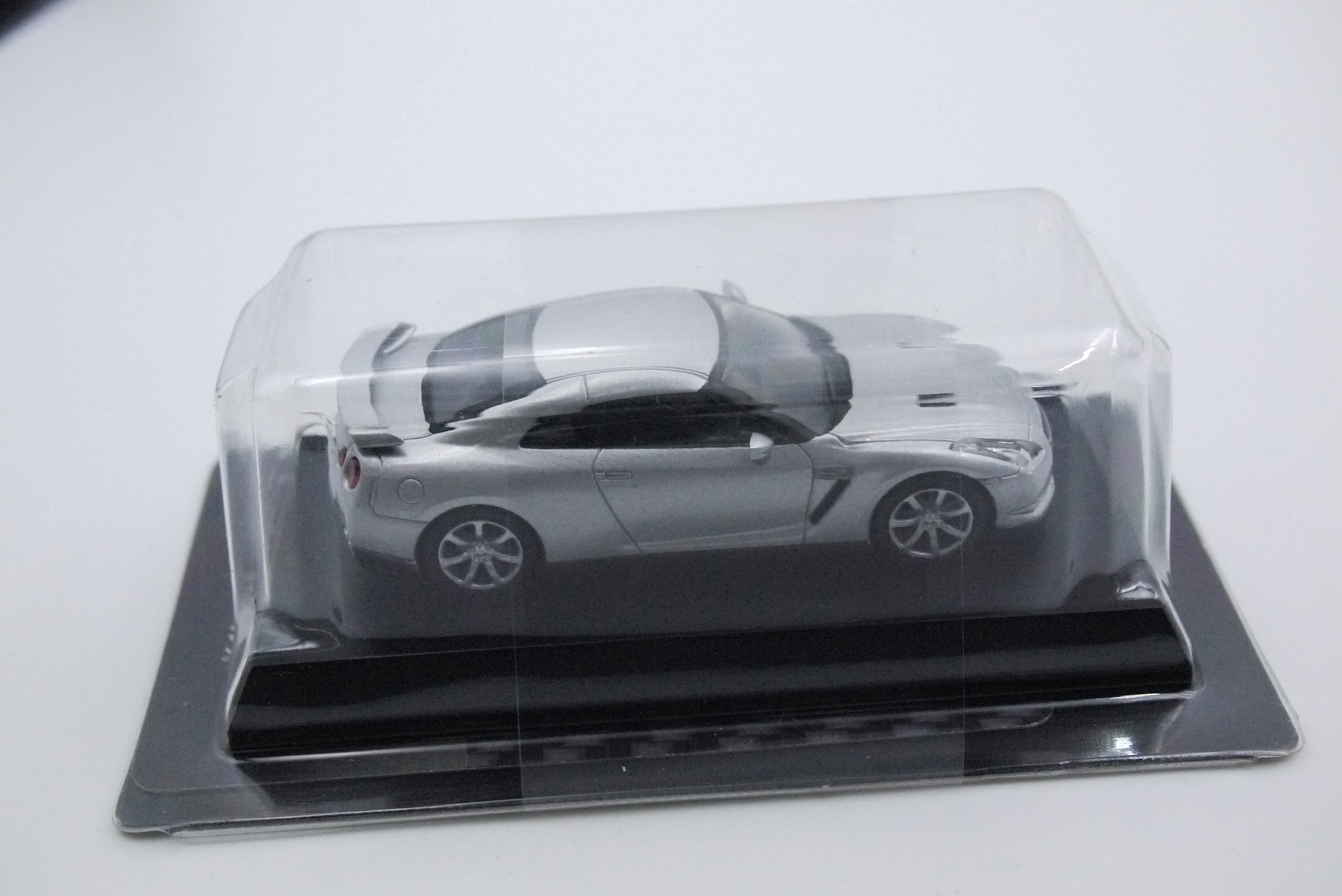 KYOSHO NISSAN GT-R SILVER