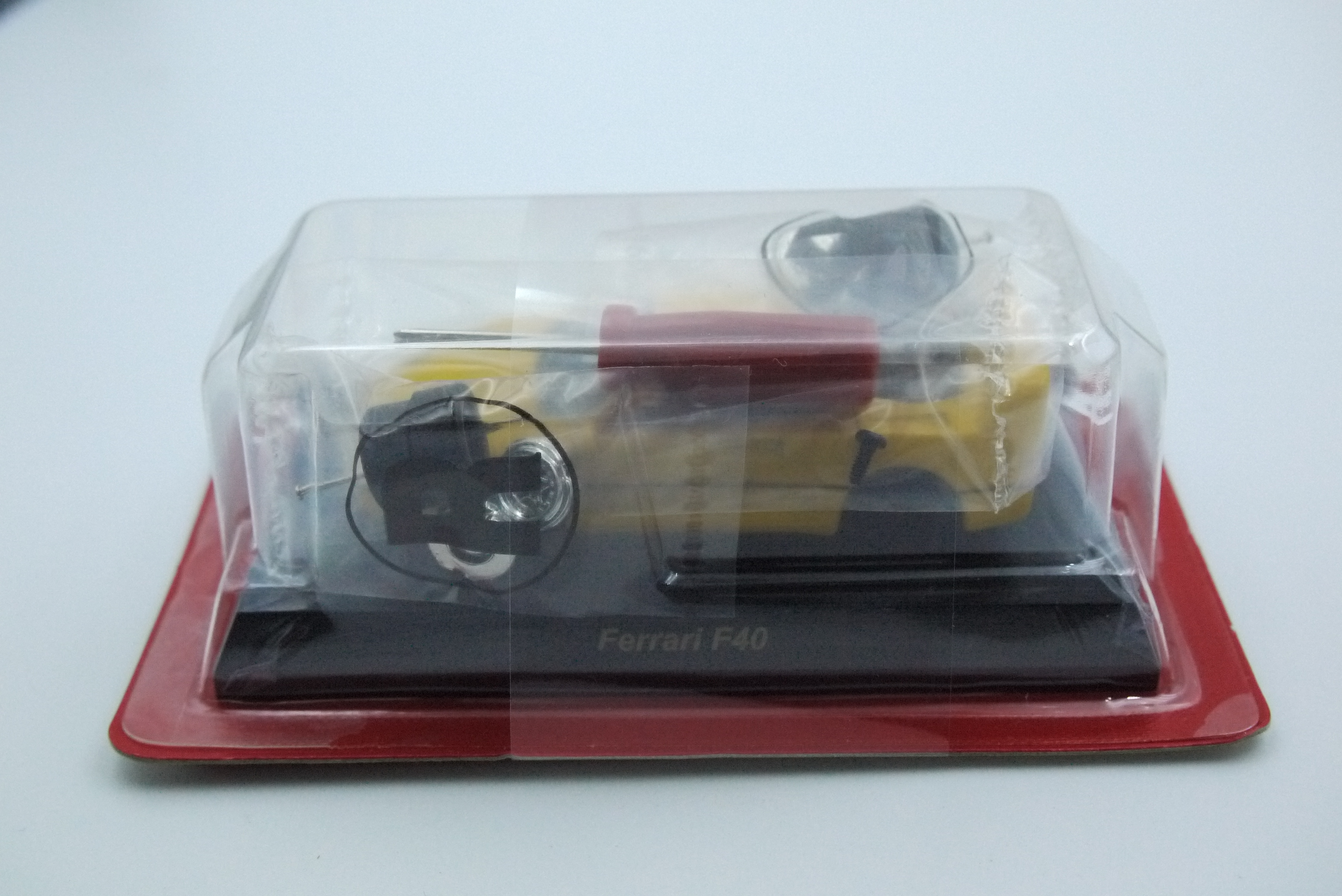 KYOSHO FERRARI F40 YELLOW