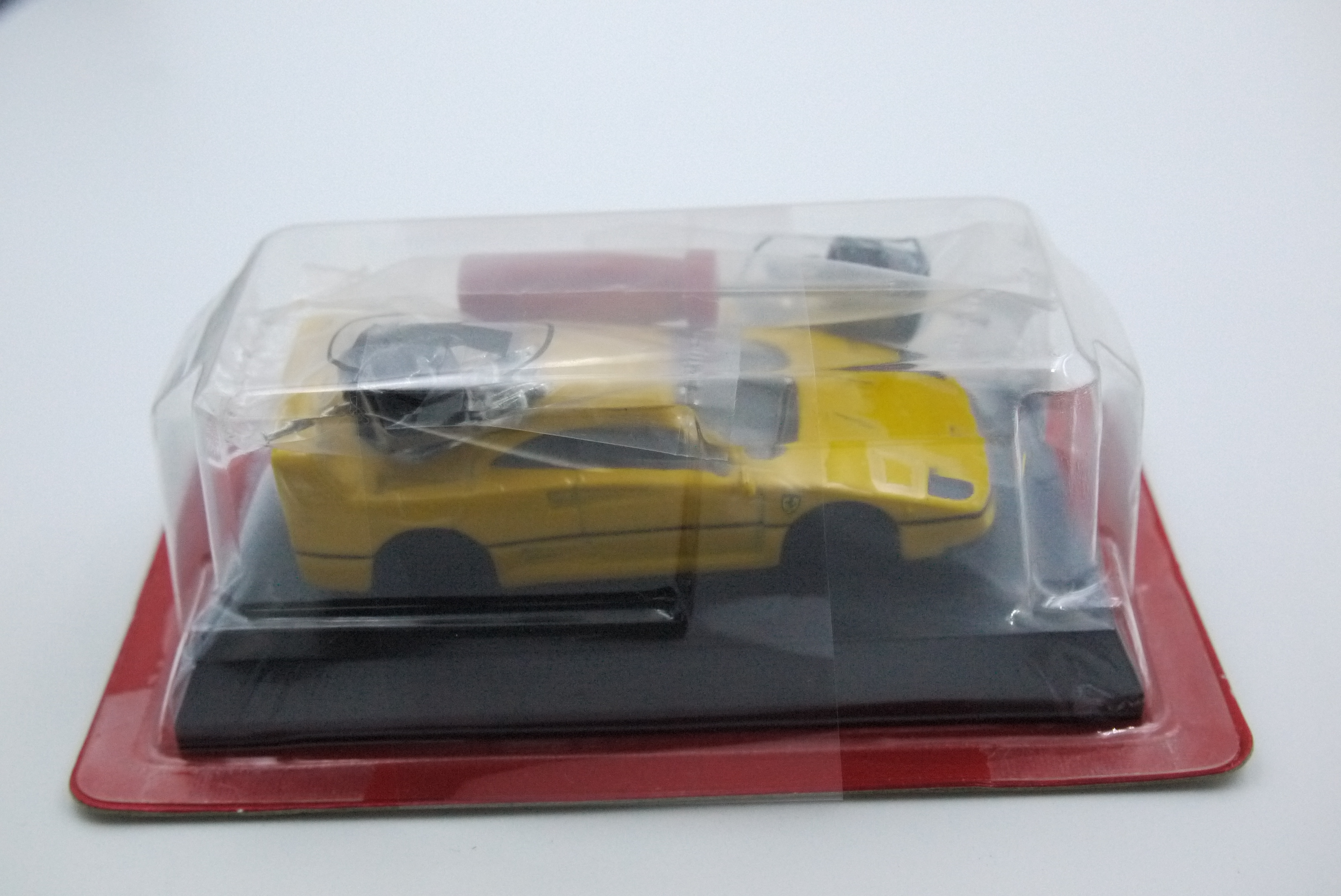KYOSHO FERRARI F40 YELLOW