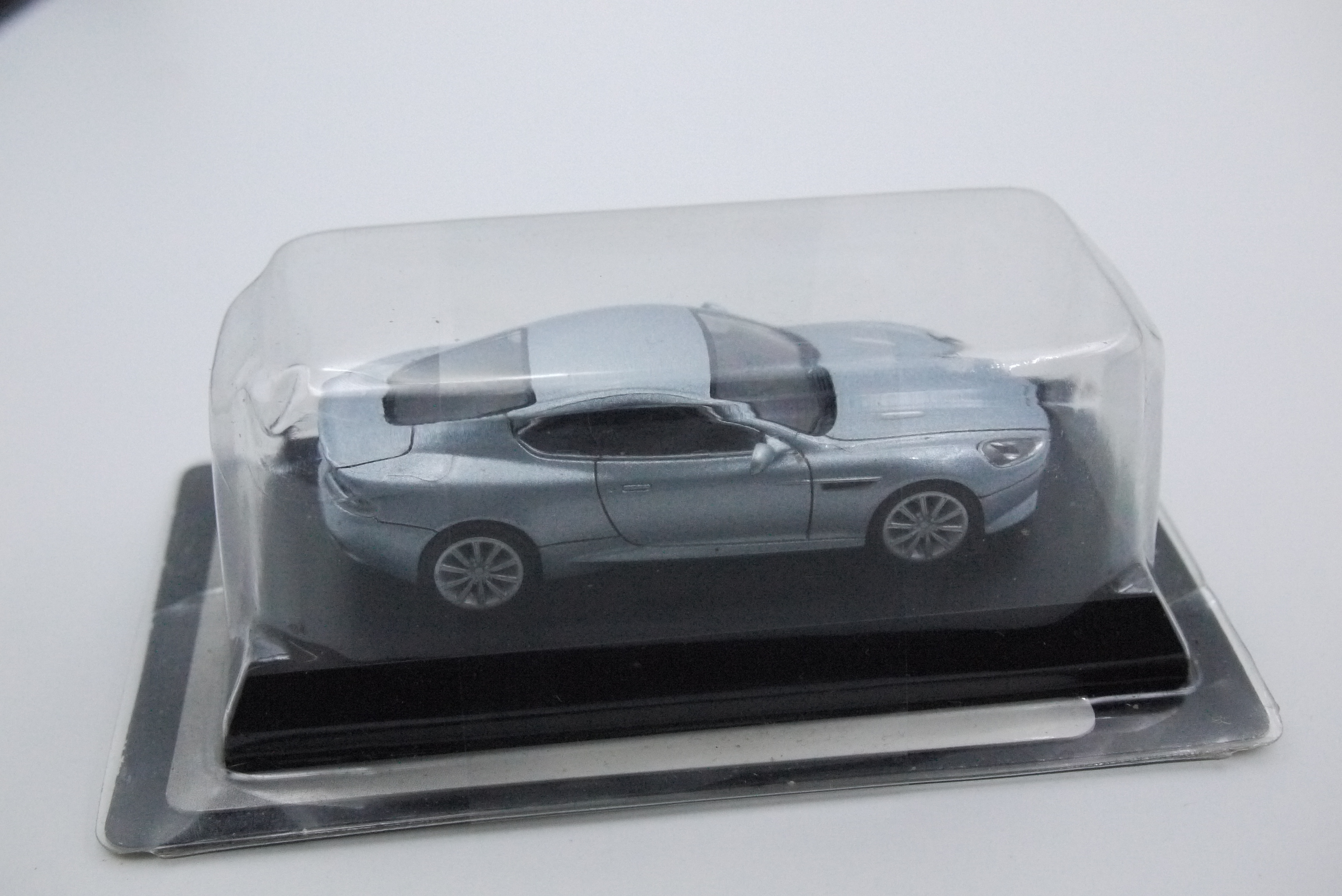 KYOSHO ASTON MARTIN DB9 SILVER