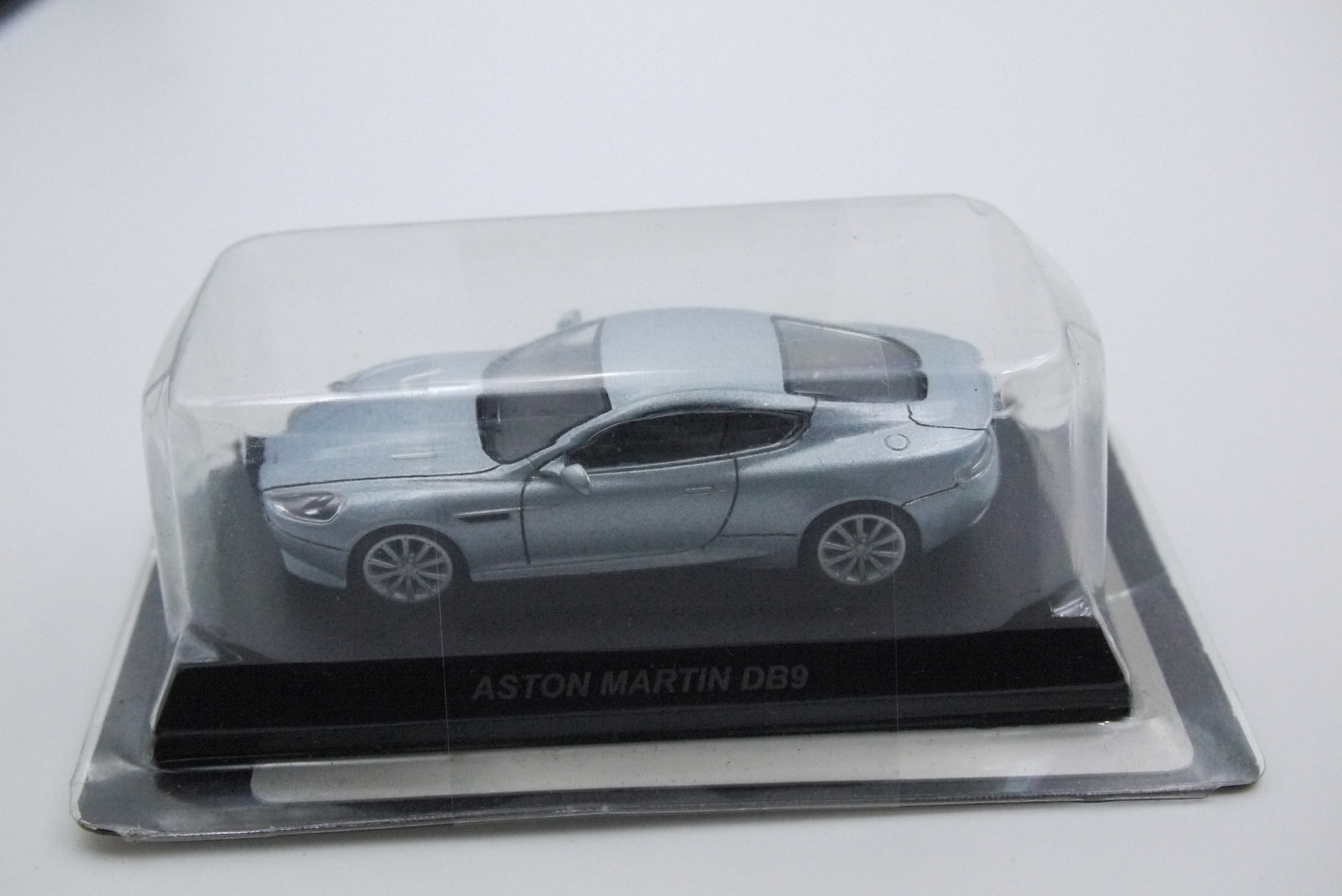 KYOSHO ASTON MARTIN DB9 SILVER