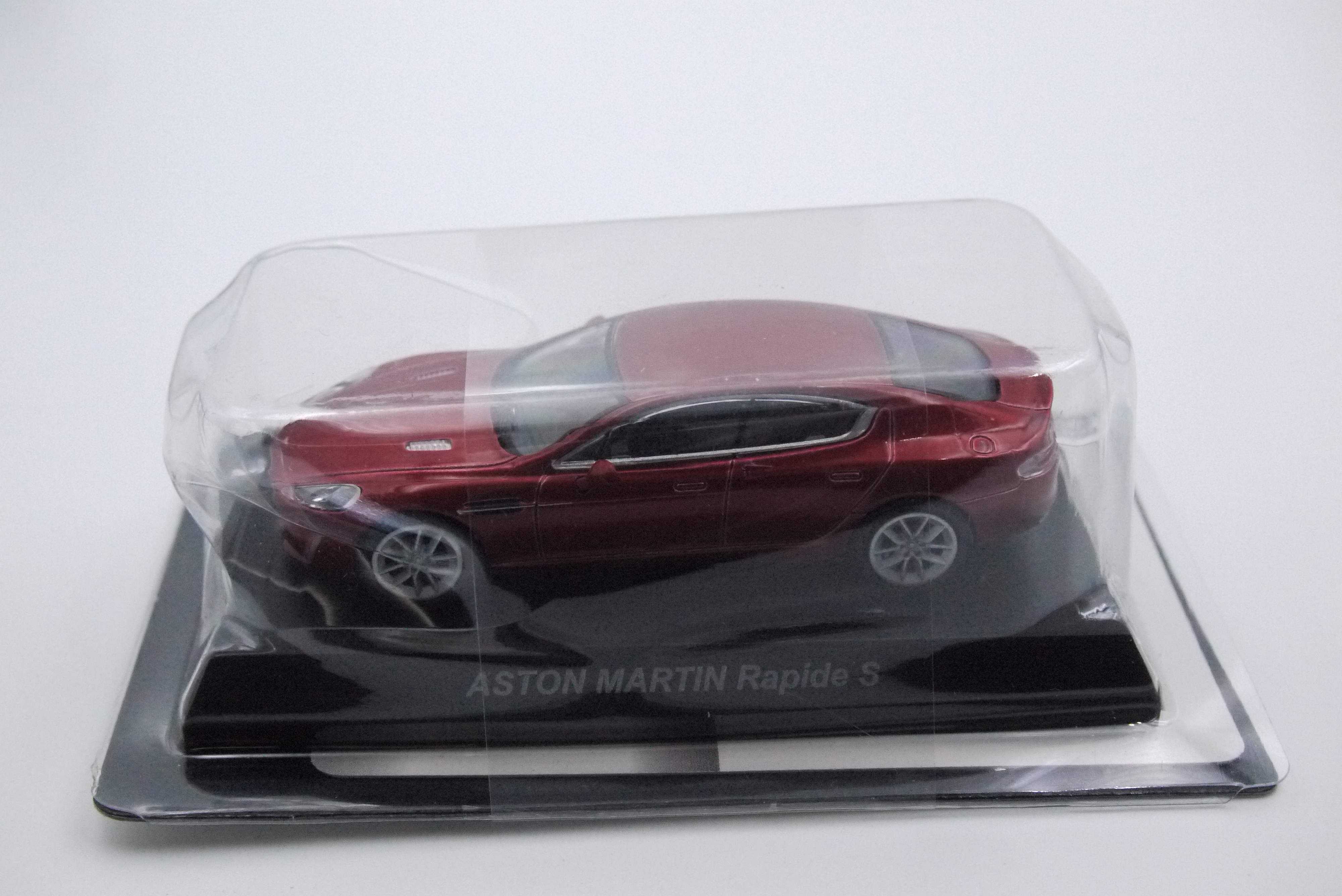 KYOSHO ASTON MARTIN RAPIDE S RED