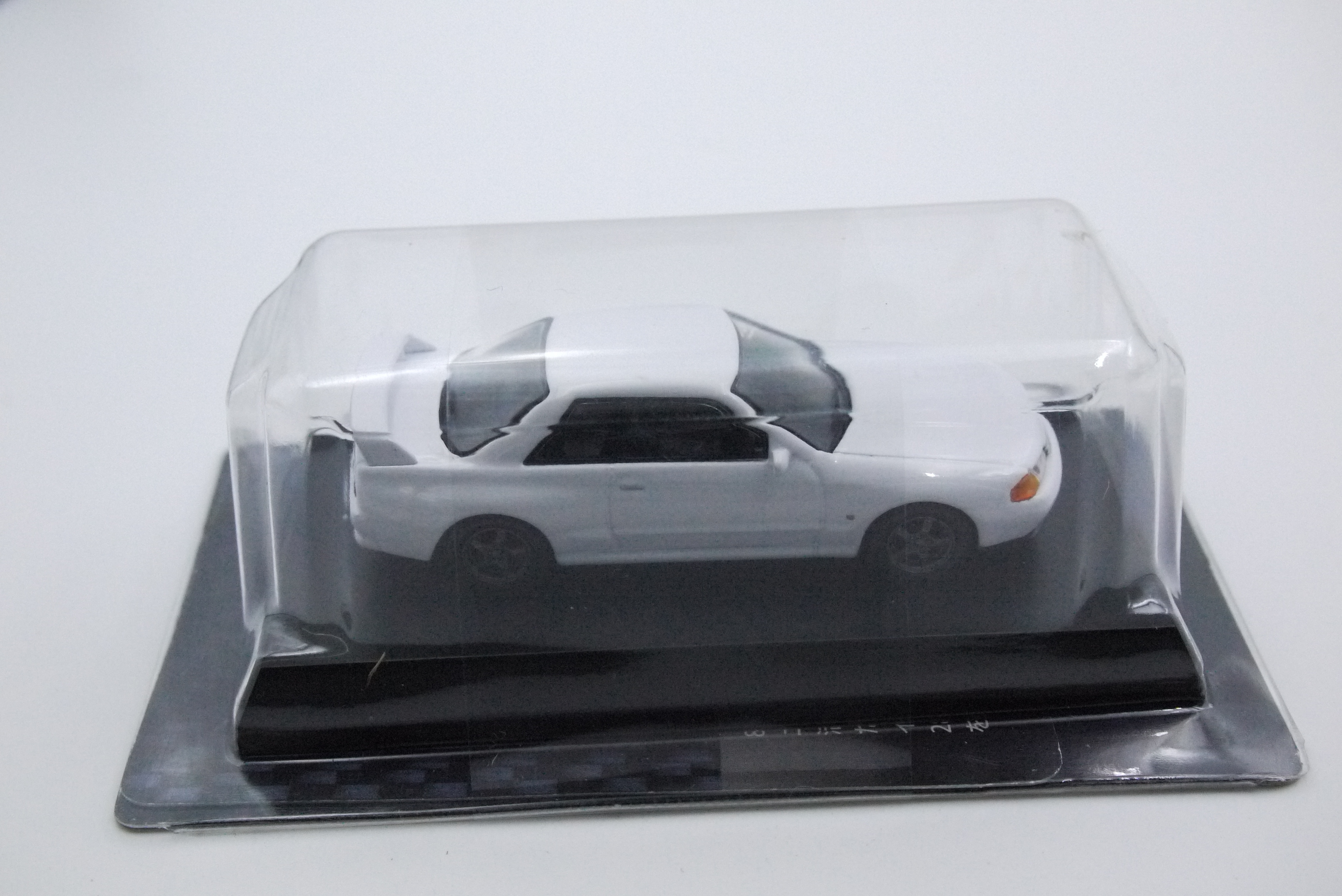 KYOSHO SKYLINE GT-R WHITE