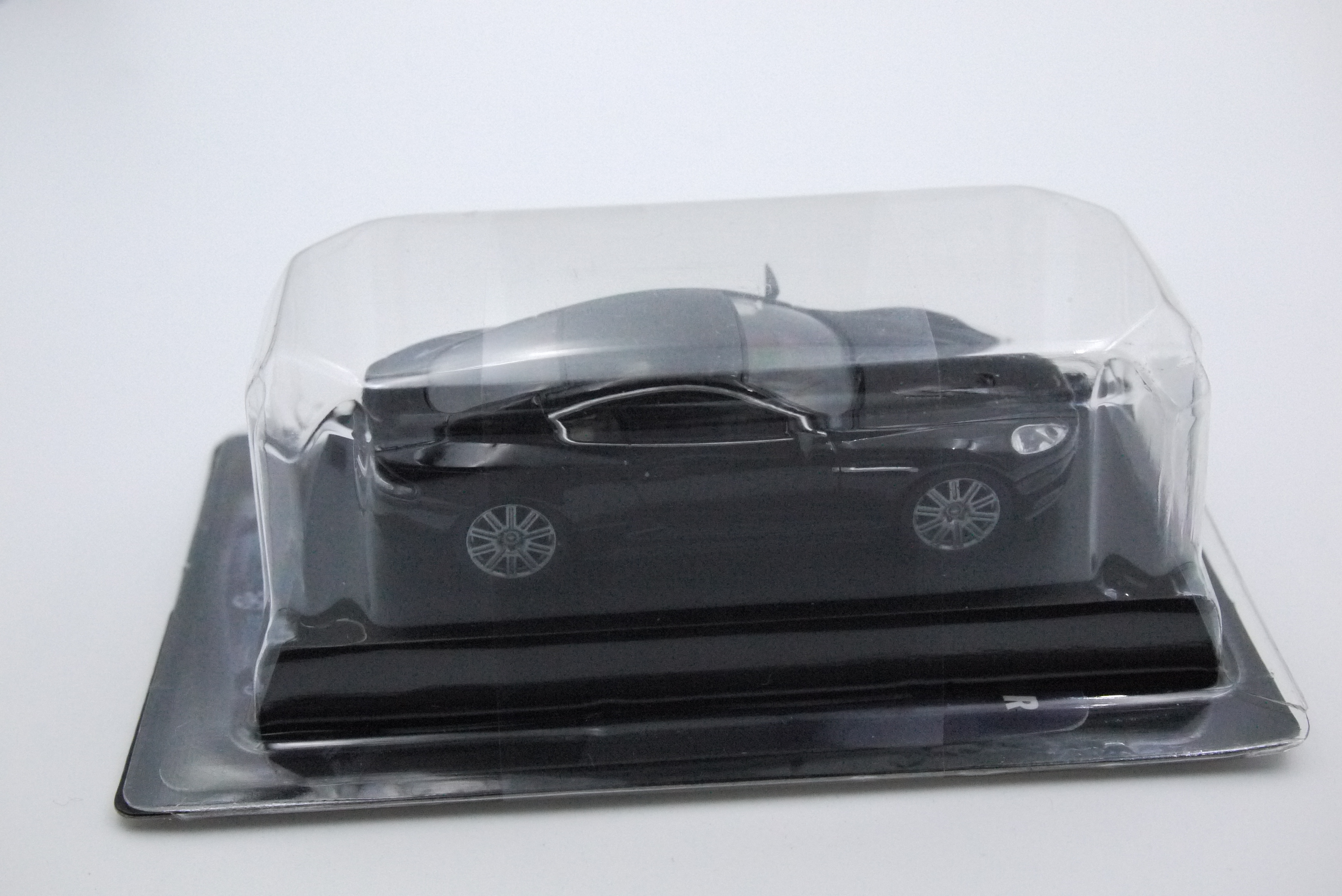 KYOSHO ASTON MARTIN DBS COUPE BLACK