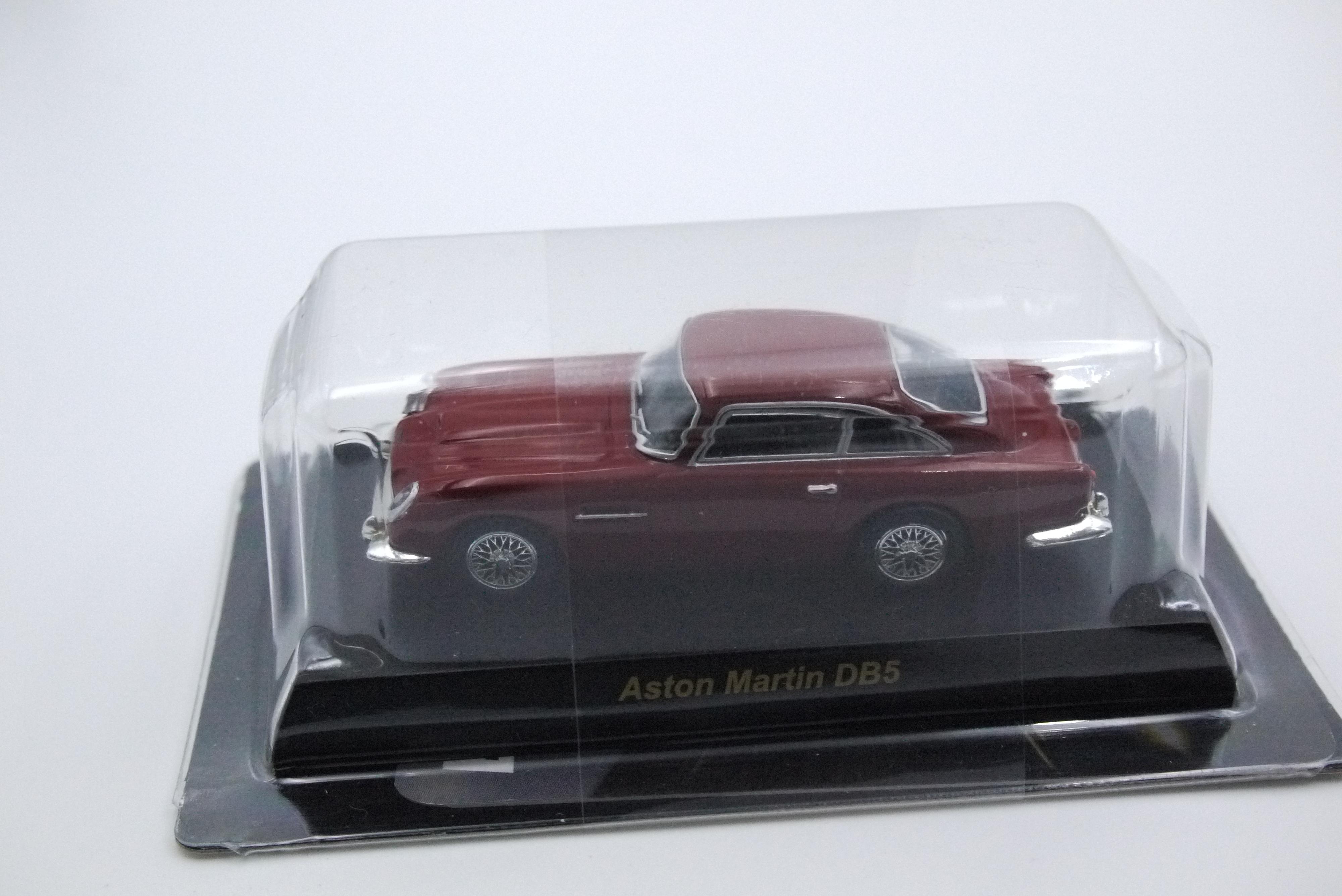 KYOSHO ASTON MARTIN DB5 RED