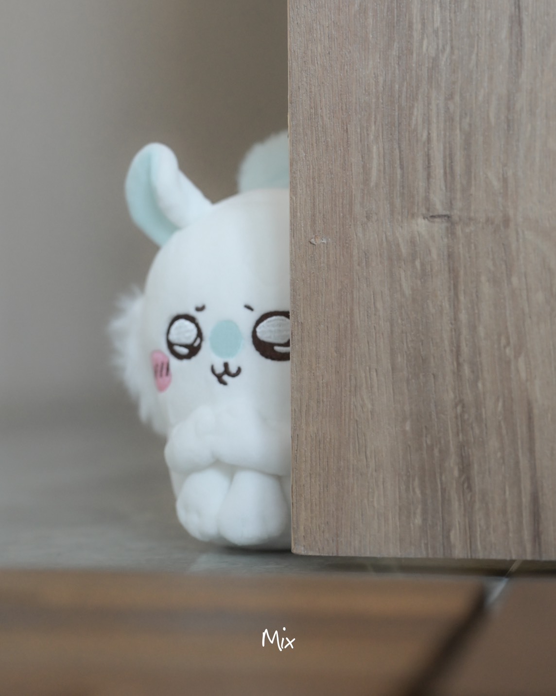 iSNEAKERS｜日本 Chiikawa 吉伊卡哇 抱腿小桃 娃娃