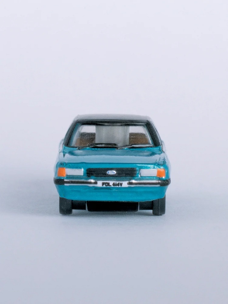 Oxford NFC5002 1:148  Ford Cortina Mk5 福特汽車.藍色