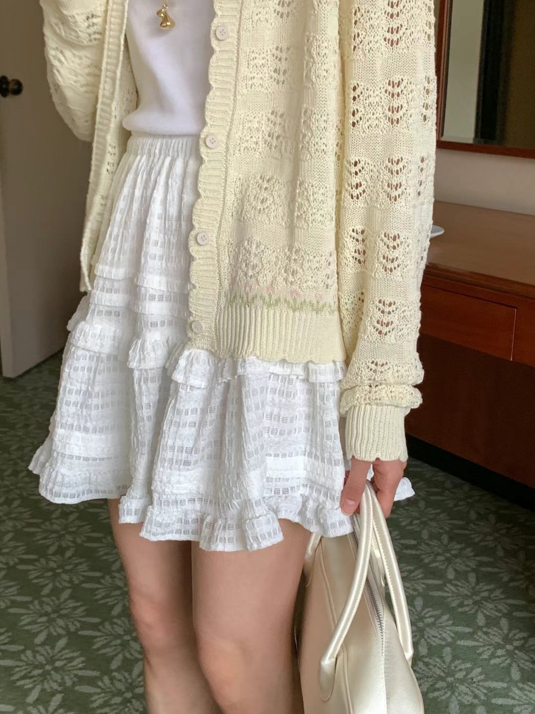 暗花鏤空針織外套