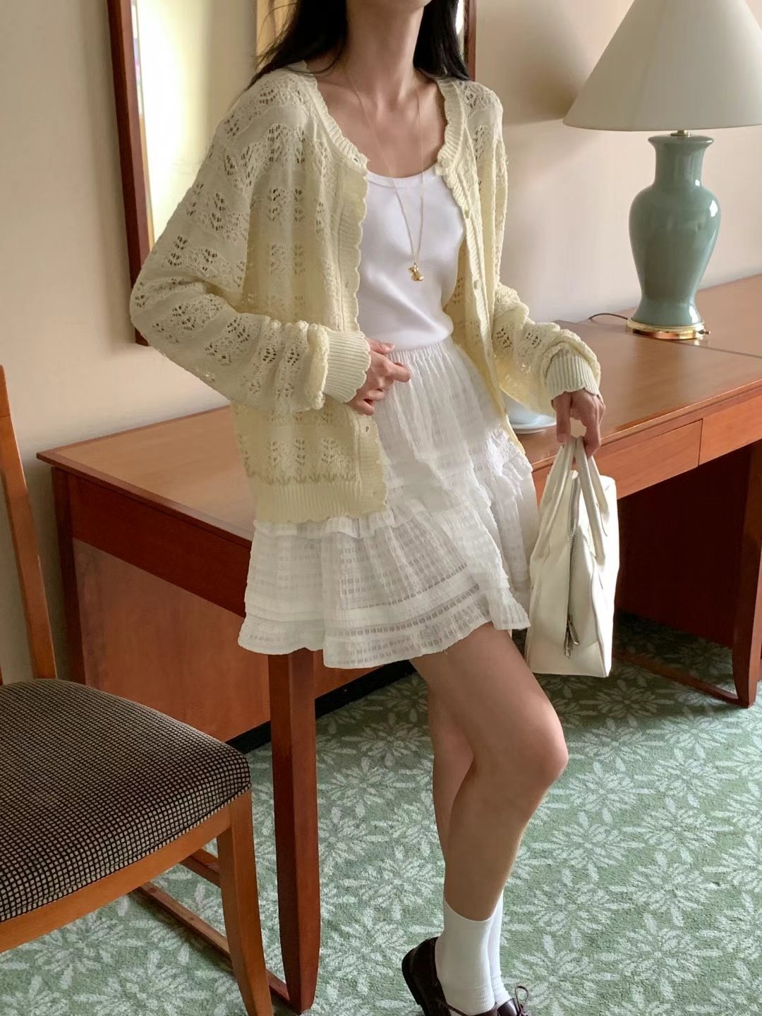 暗花鏤空針織外套