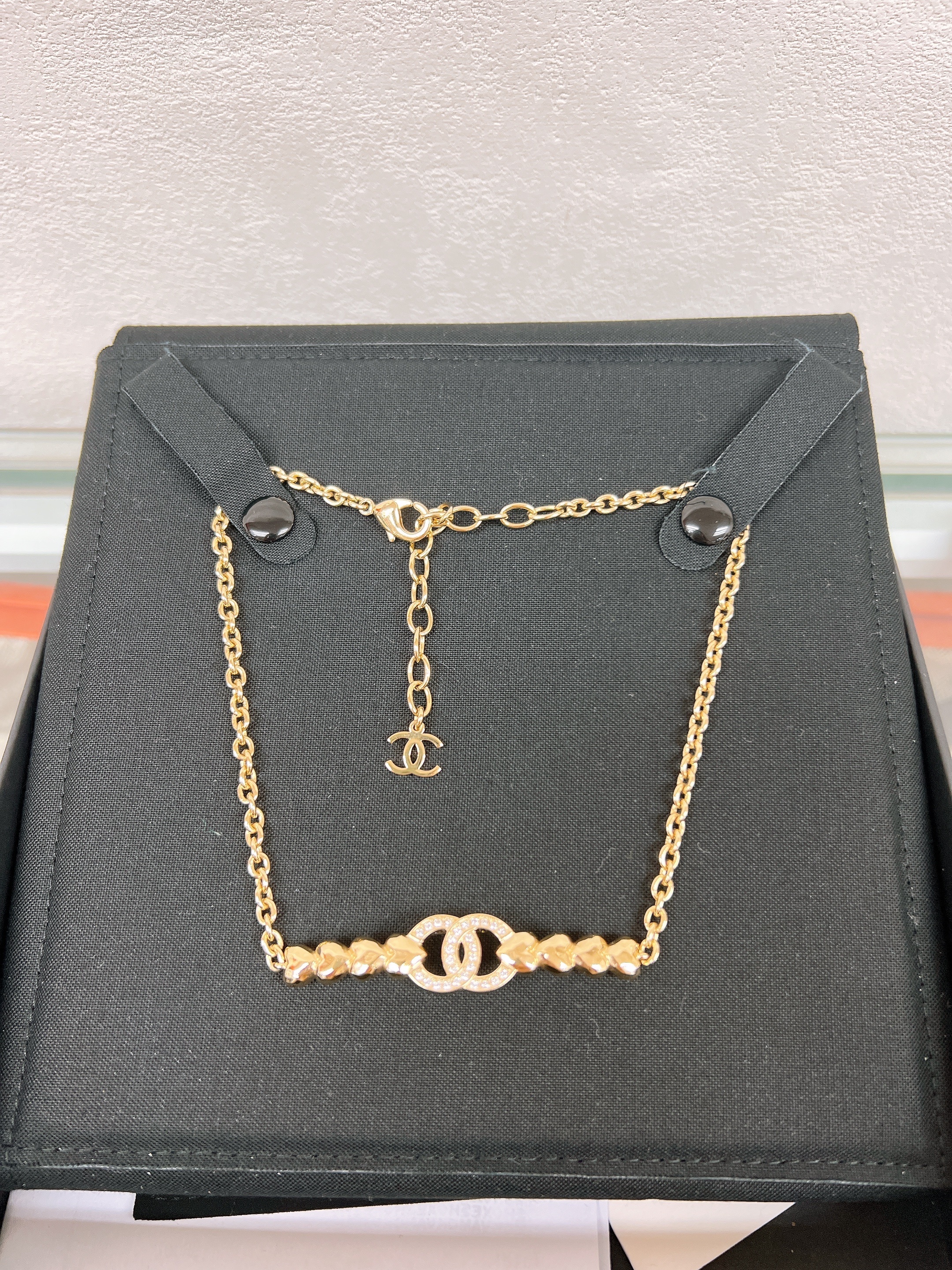 *Unused* Chanel 23p heart choker necklace