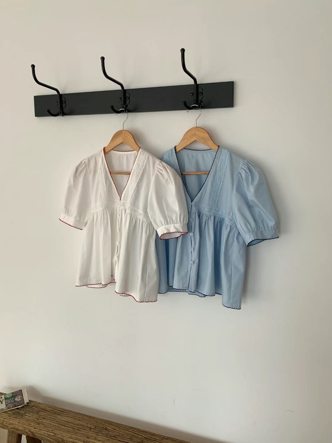 花花刺繡v領blouse