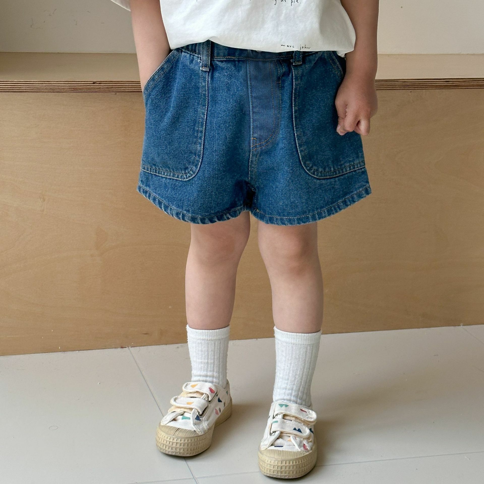 極簡素面牛仔短褲