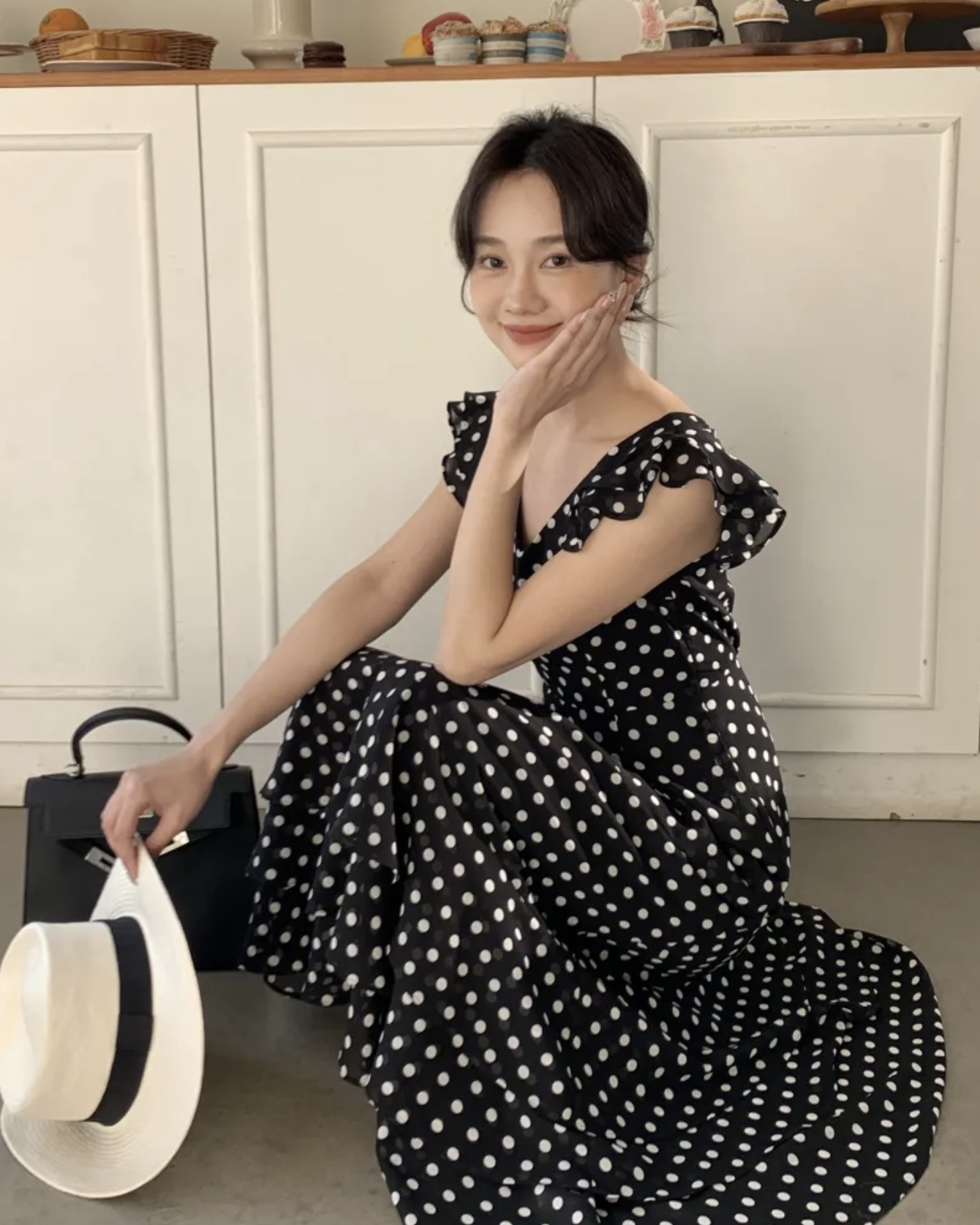 赫本配色點點荷葉袖收腰V領長洋裝S-M (Elegant & Love)