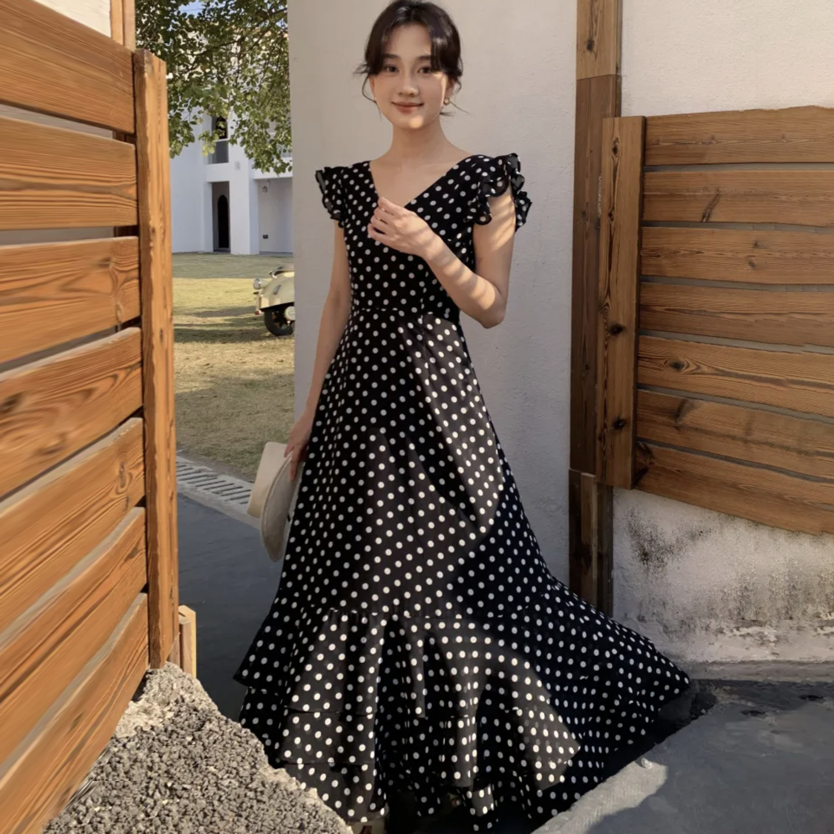 赫本配色點點荷葉袖收腰V領長洋裝S-M (Elegant & Love)