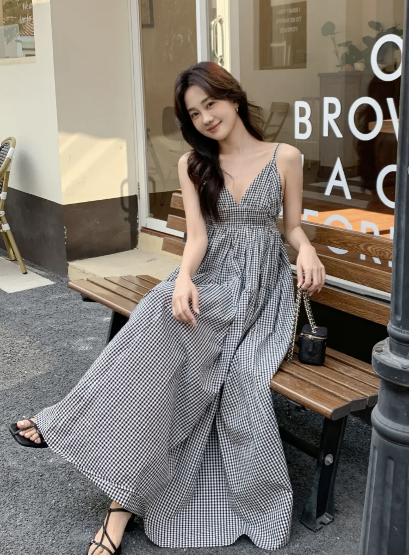 黑白格紋配色收腰V領細肩帶長洋裝S-M (Elegant & Love)