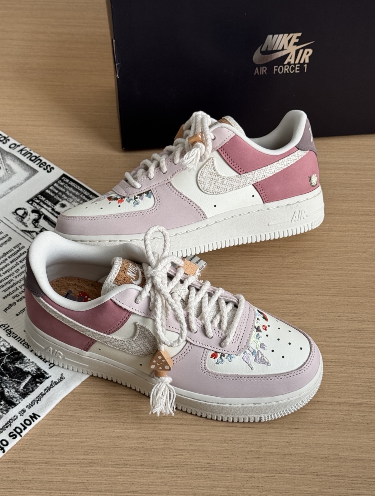 Nike Air Force 1 AF1 莓果花卉 淺粉色 刺繡 麻繩 皮革 女款 IB8874-111/預購