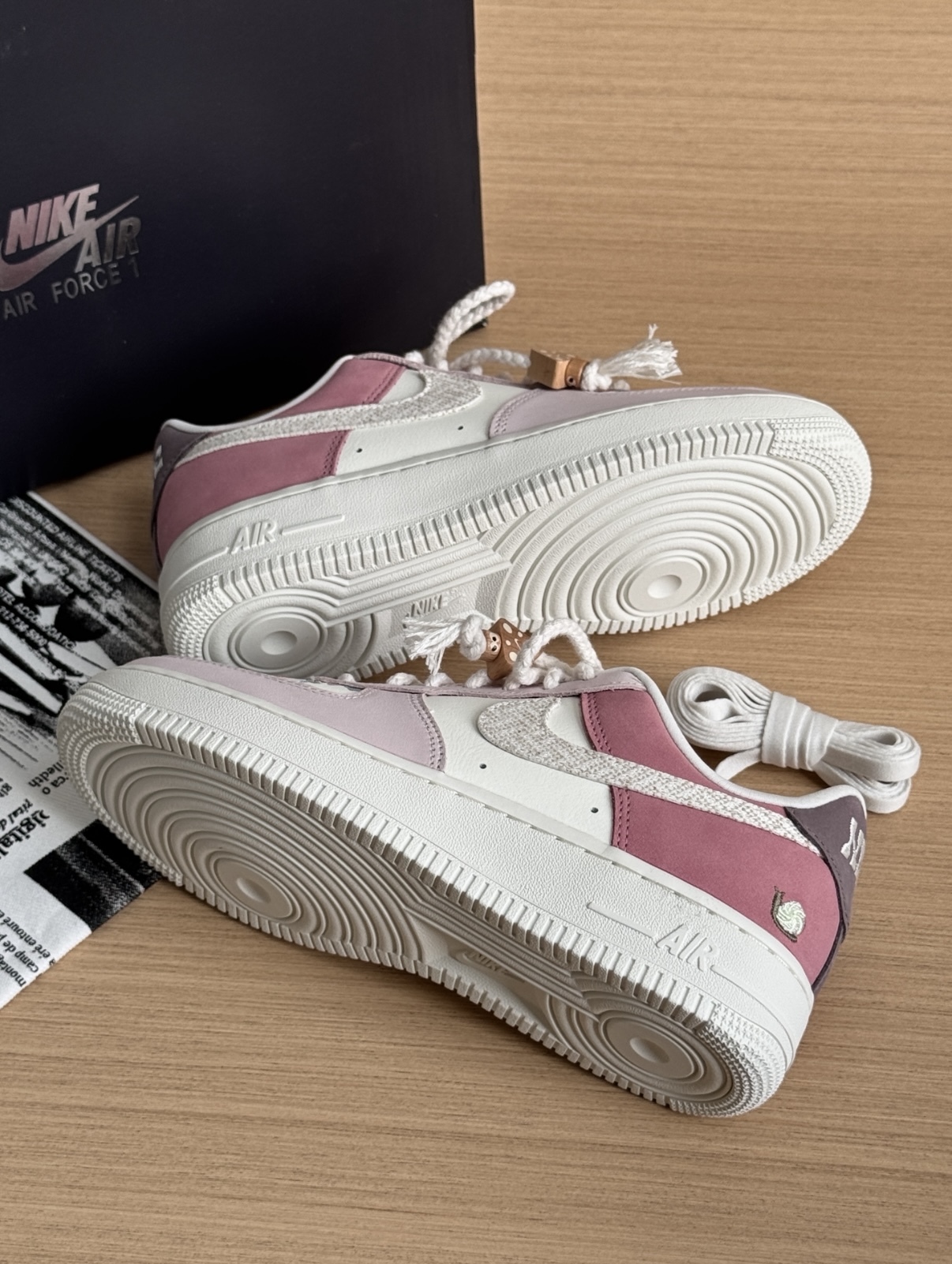 Nike Air Force 1 AF1 莓果花卉 淺粉色 刺繡 麻繩 皮革 女款 IB8874-111/預購