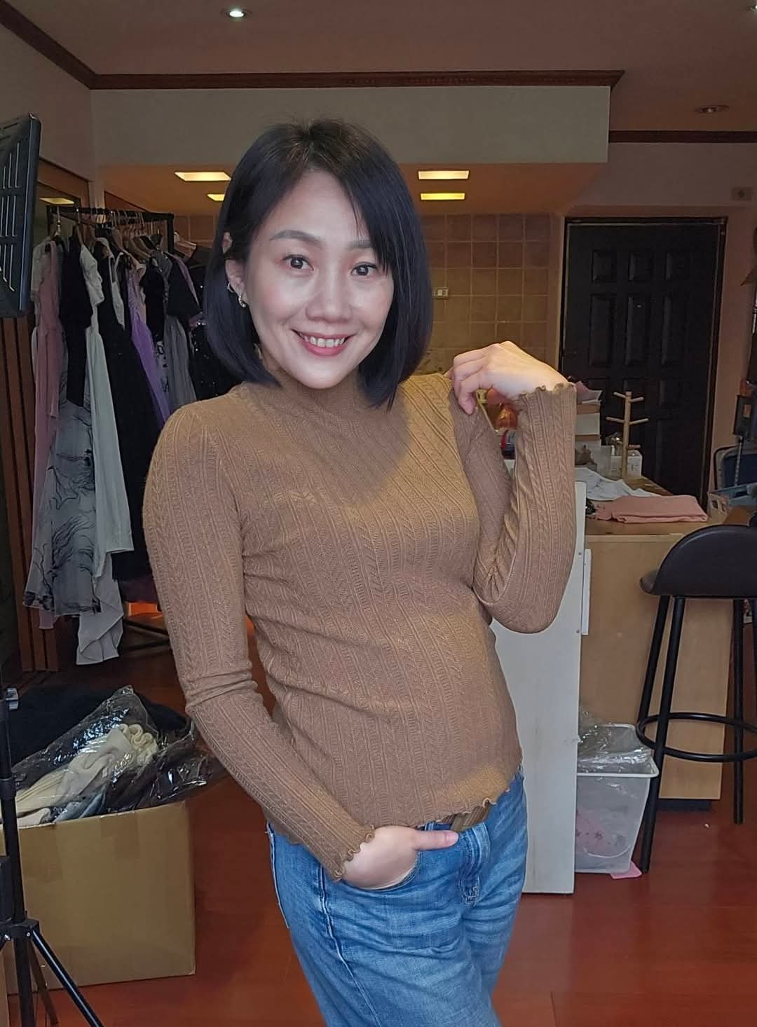 6190親膚木耳邊直坑條針織上衣