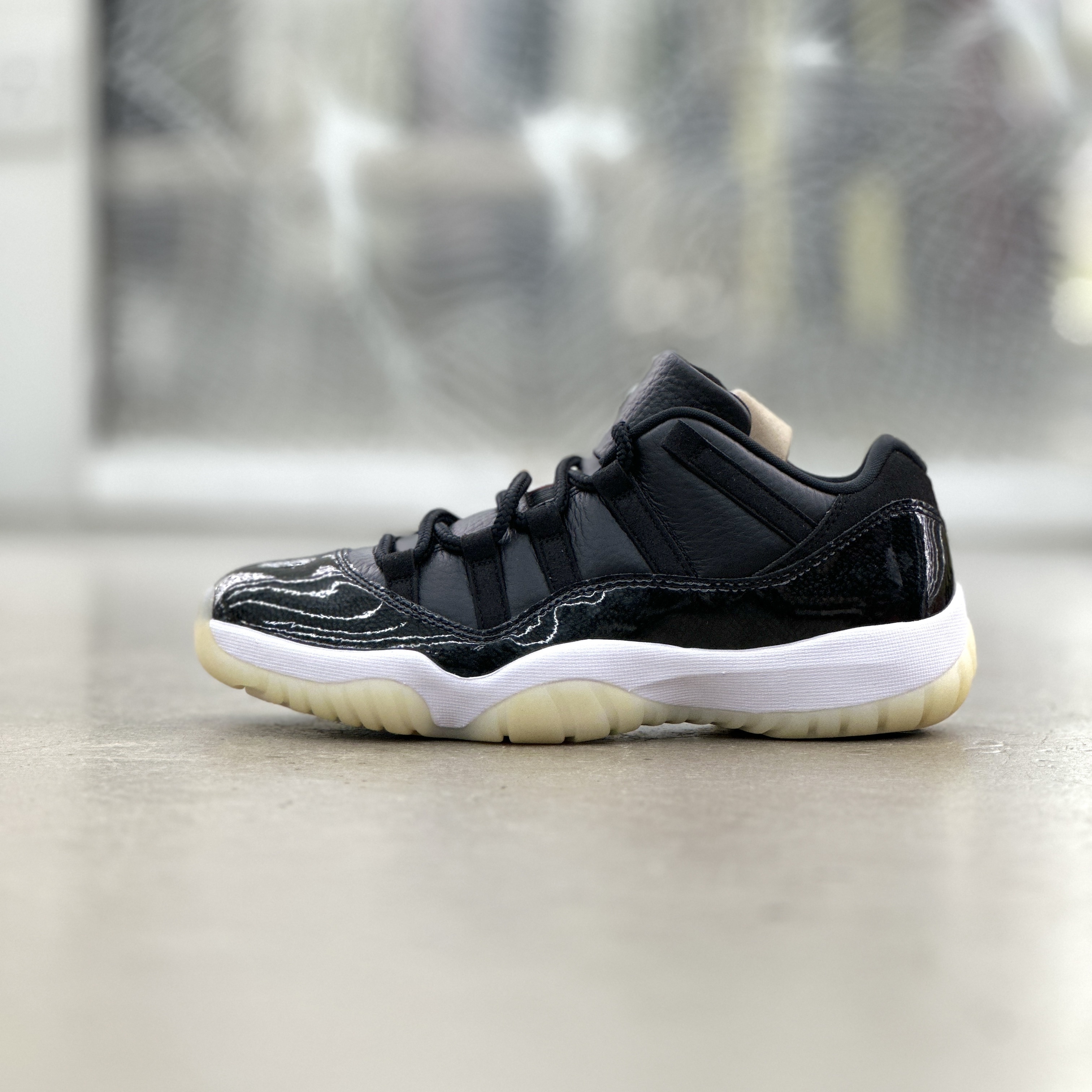 Air Jordan 11 Low 72-10 | AV2187-001 / 528896-001