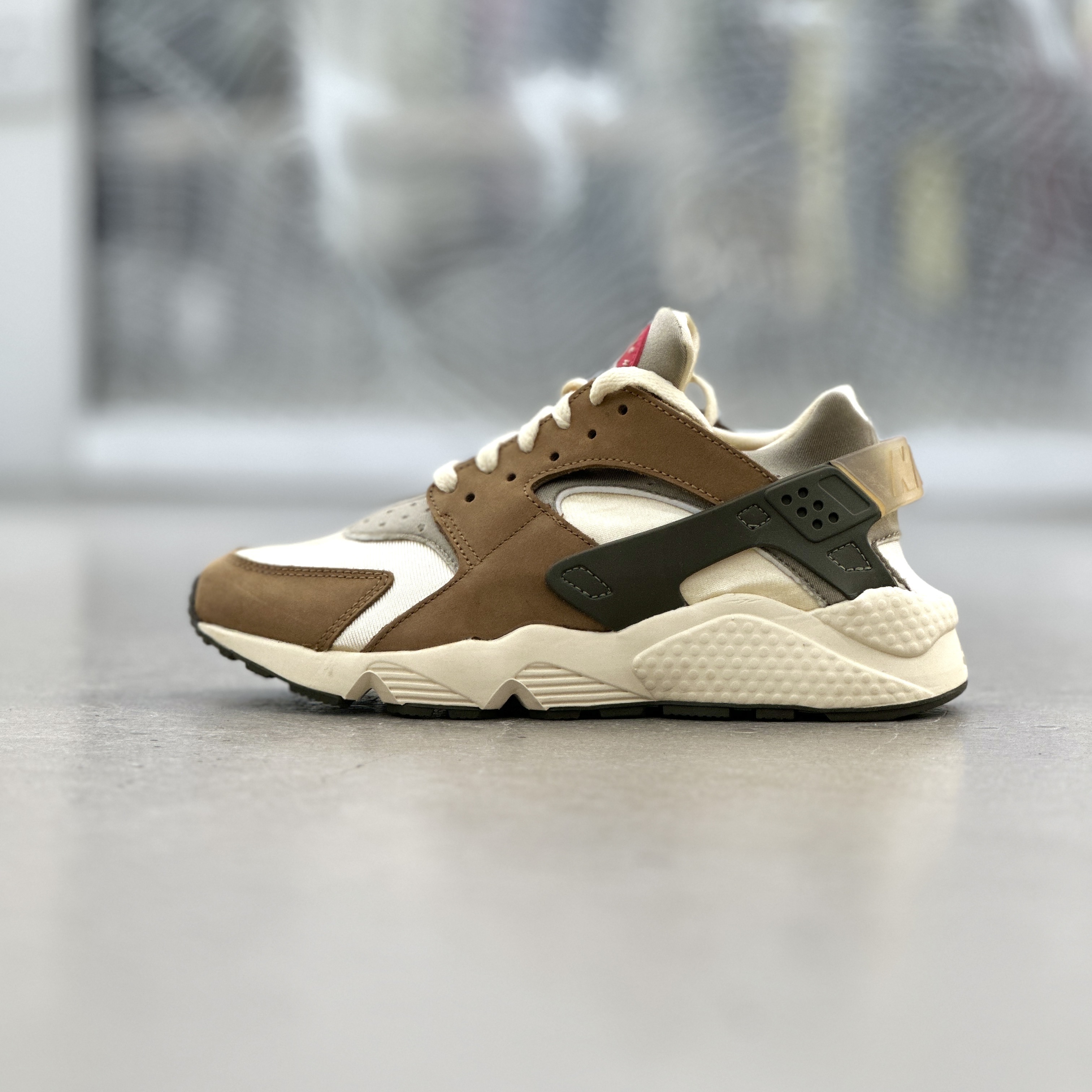 Nike x Stussy Huarache Desert Oak | DD1381-200
