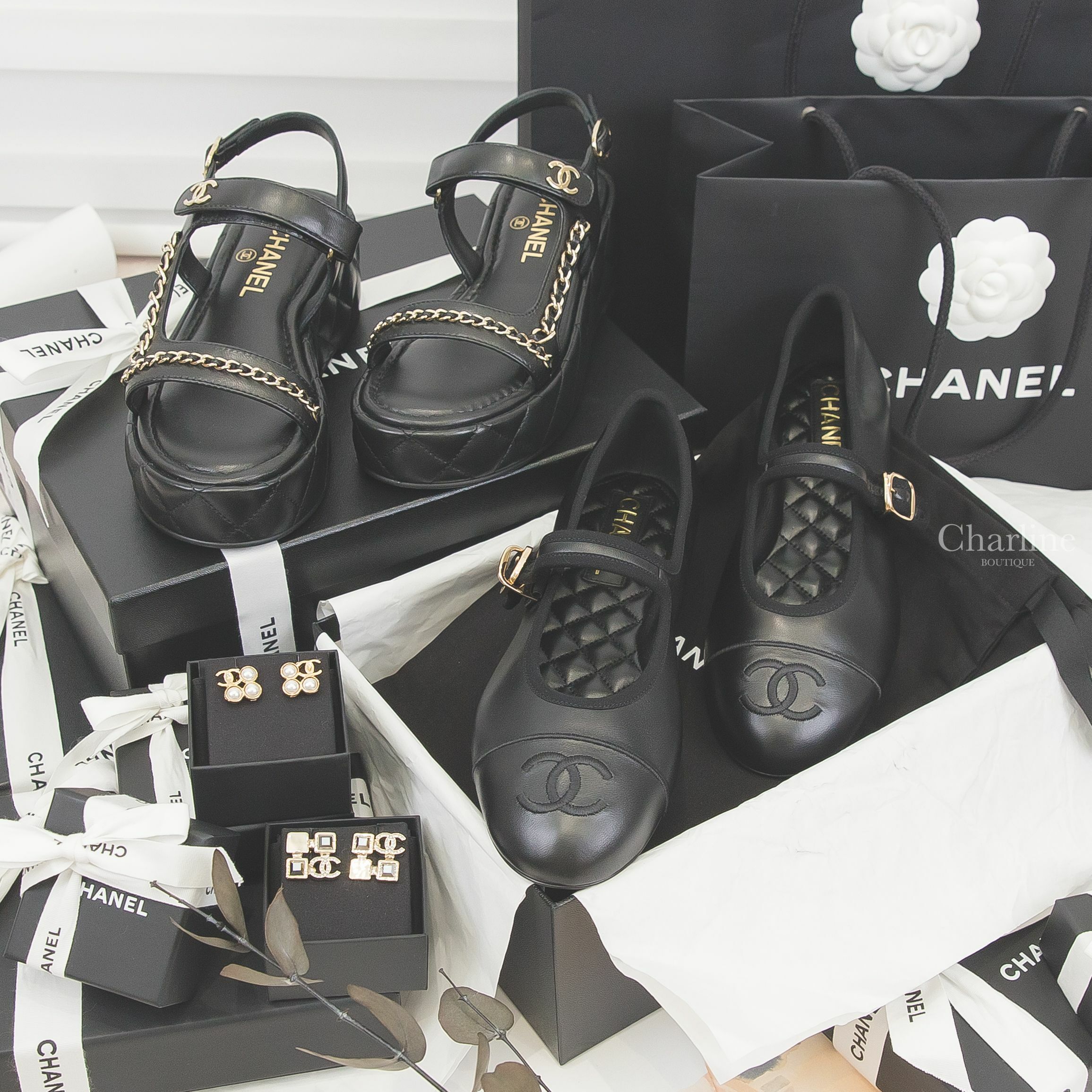 Chanel 黑CC羊皮金釦平底瑪莉珍鞋,黑色金CC黑色皮穿金鍊小羊皮厚底涼鞋,金色水晶金屬方格不對稱方形耳環,金色CC珍珠不對稱方形耳環-Charline Boutique 精品代購