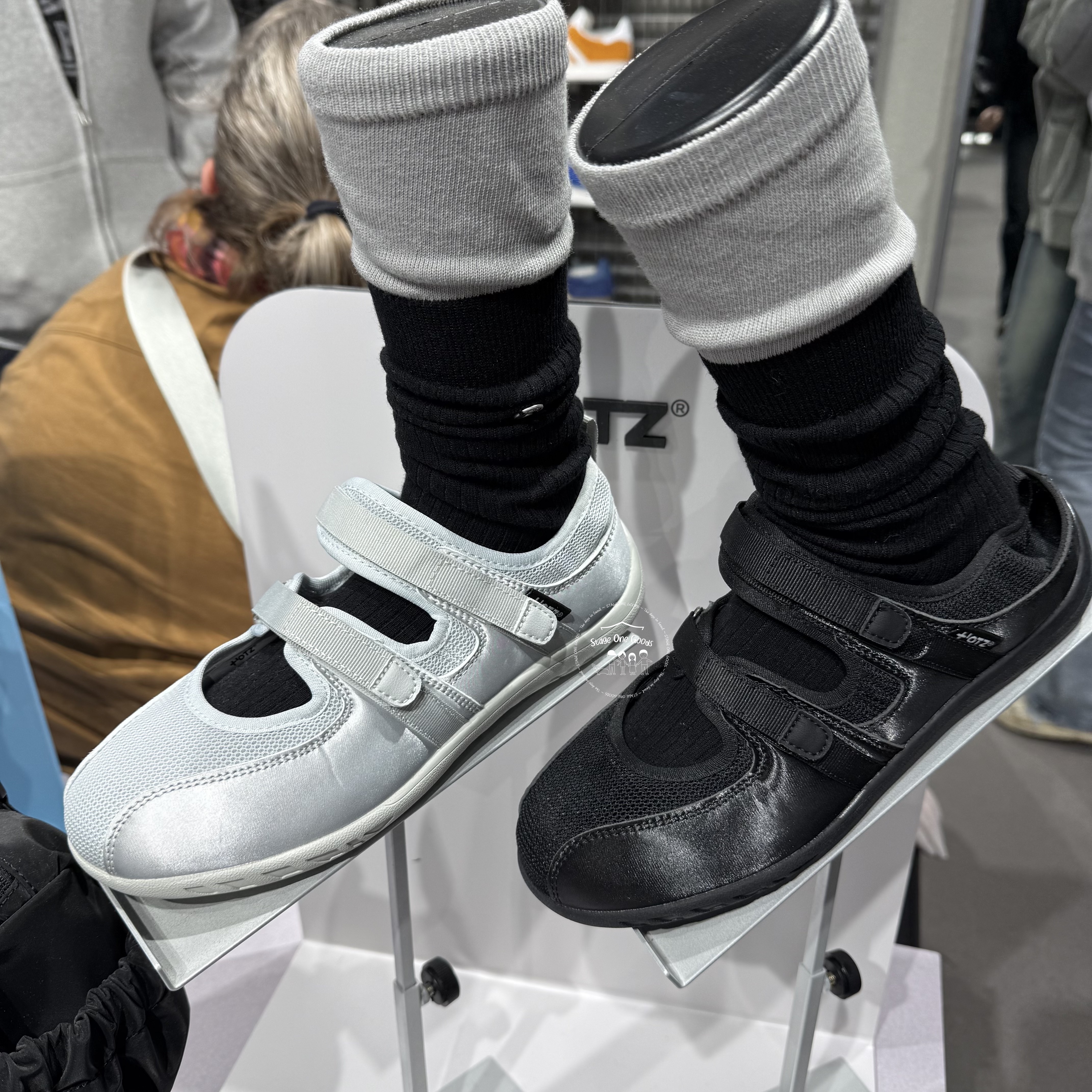 OTZ ROMARY TWO STRAP FLAT SNEAKERS