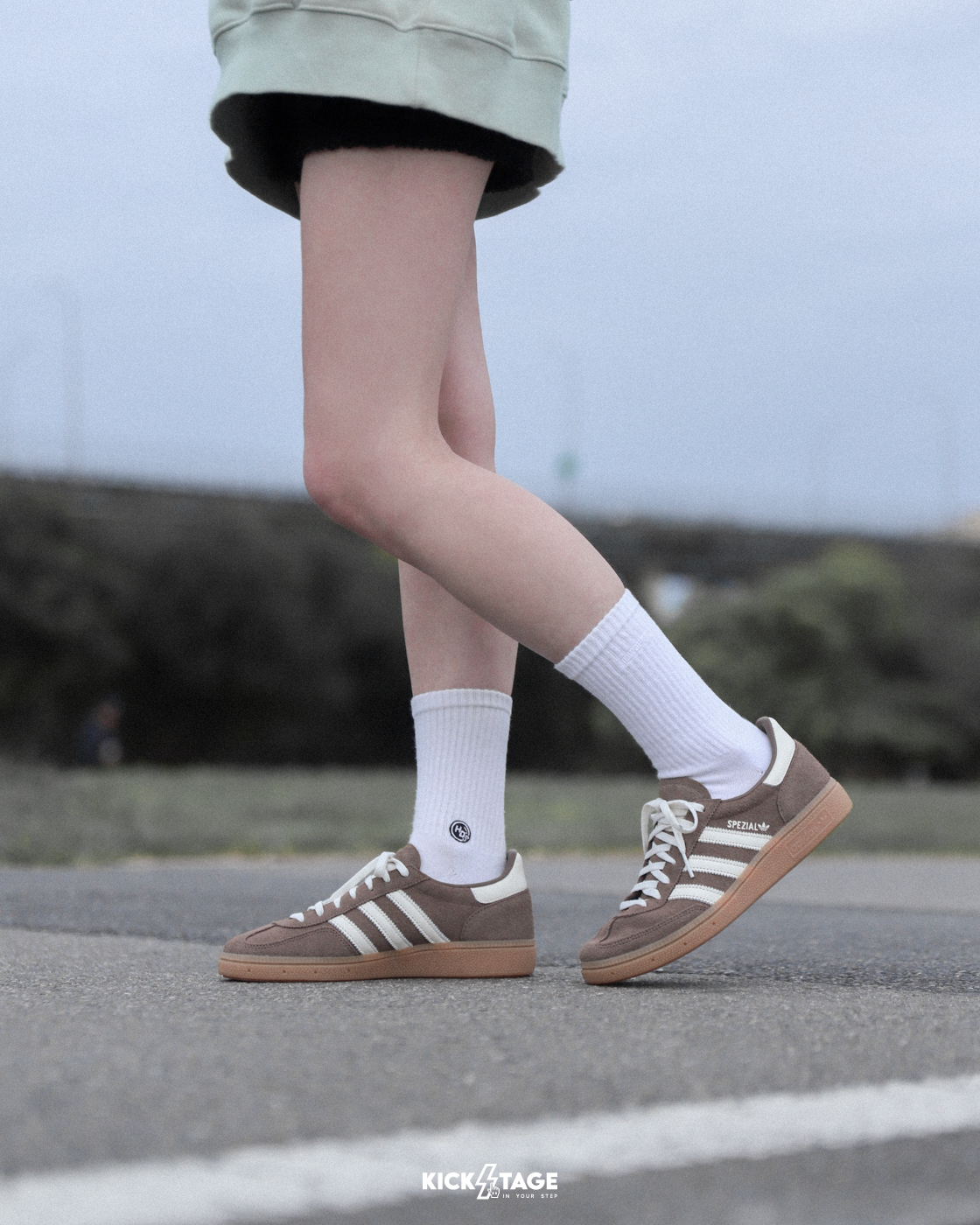 女鞋 ADIDAS HANDBALL SPEZIAL 焦糖摩卡 咖啡 可可 大地色 美拉德 復古 麂皮 德訓鞋 休閒鞋【IF6490】