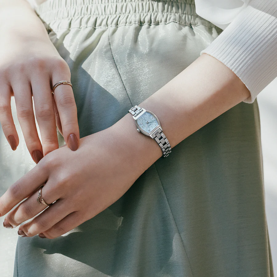 萬年鐘錶 - SEIKO  LUKIA系列 30周年限量鑽石天空藍面盤不鏽鋼錶帶女錶 SSWA011J / 4N30-00X0B 錶徑21MM