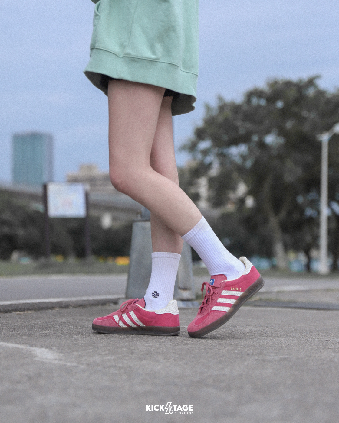 男女鞋 ADIDAS ORIGINALS GAZELLE INDOOR W 粉紅 草莓熊 草莓粉 樹莓粉 果凍膠底 麂皮 德訓鞋 休閒鞋【IF1809】
