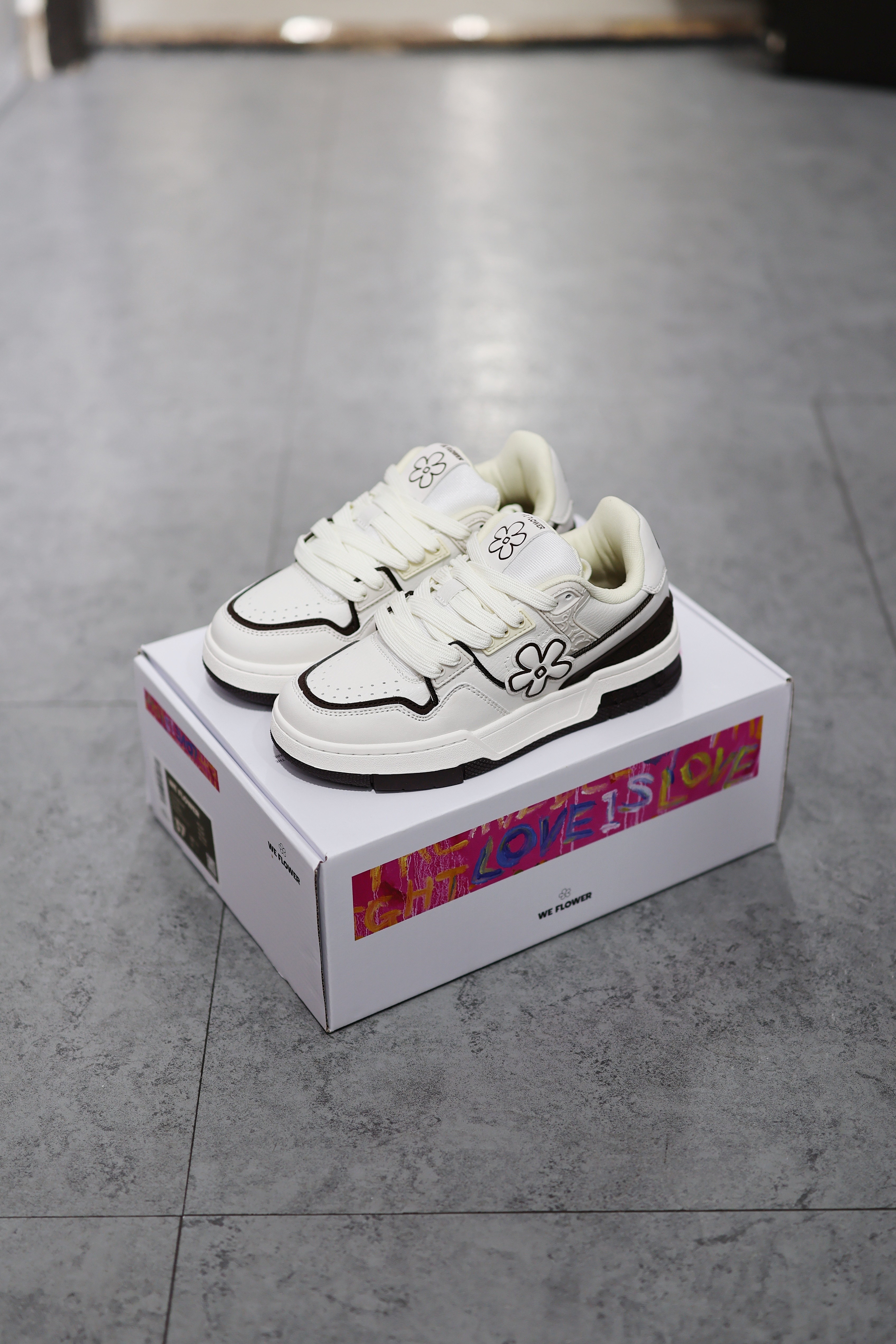 We Flower 小花鞋 x 藝術家聯名款 White Brown 白粽