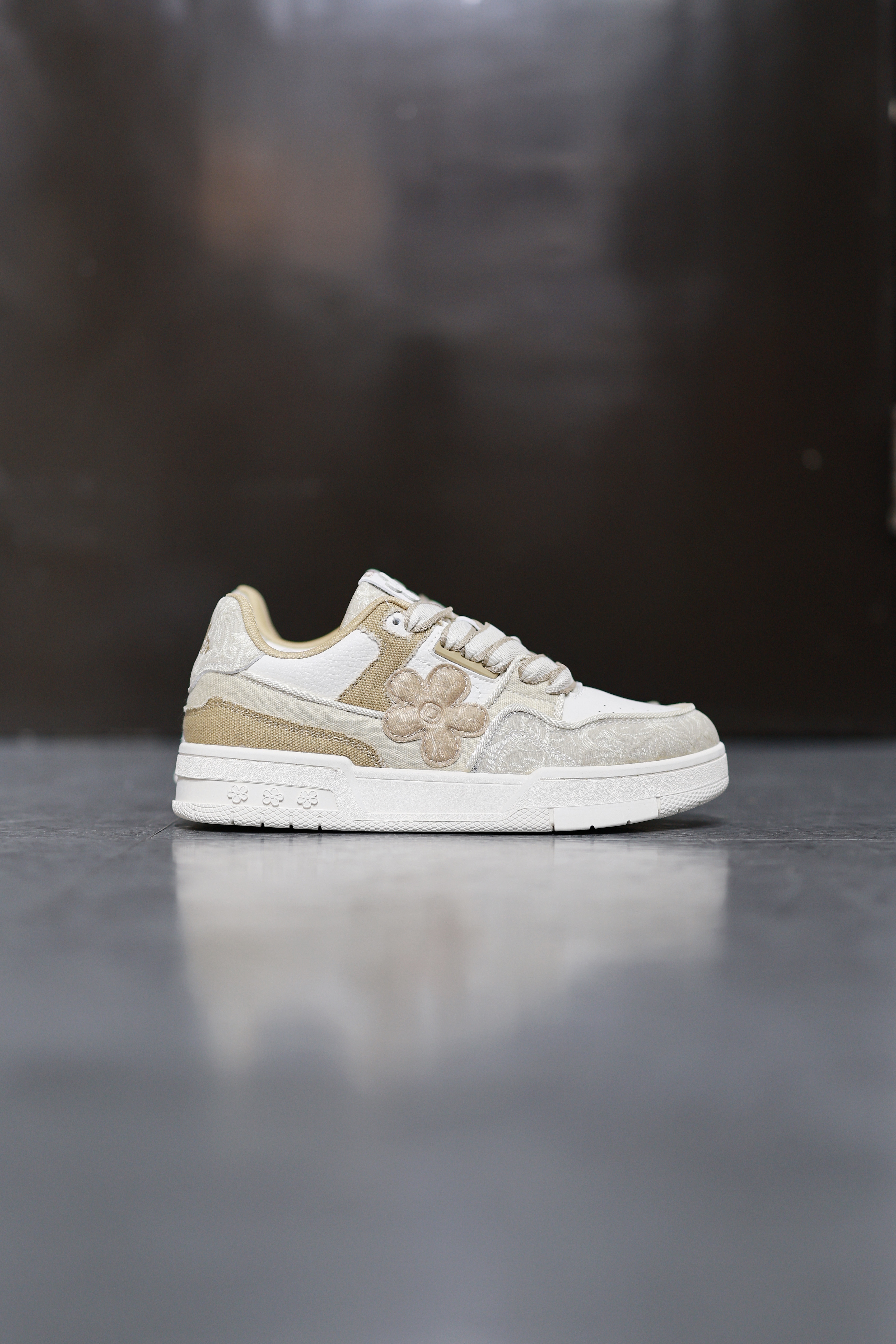 We Flower 小花鞋 x 藝術家聯名款 White Cream 米白色