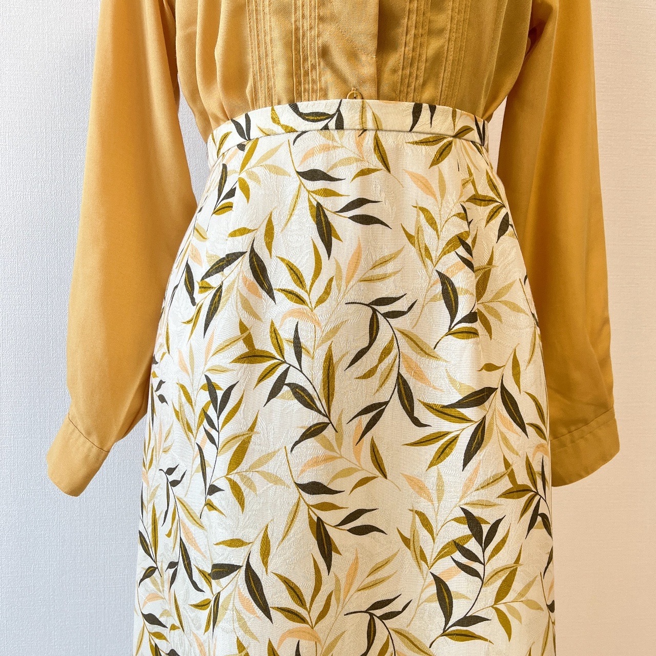 日本製米黃色優雅樹葉圖案古著半身裙