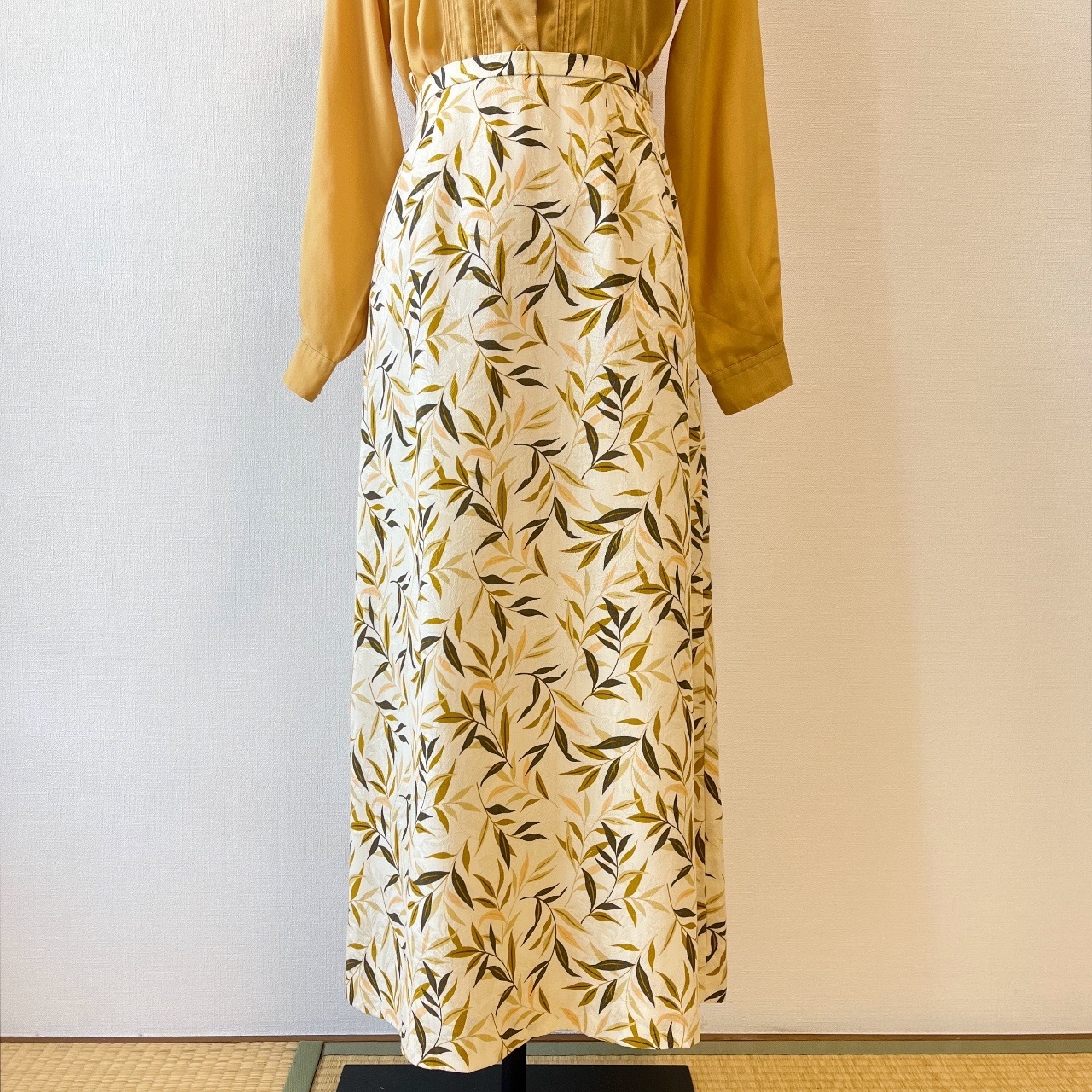 日本製米黃色優雅樹葉圖案古著半身裙