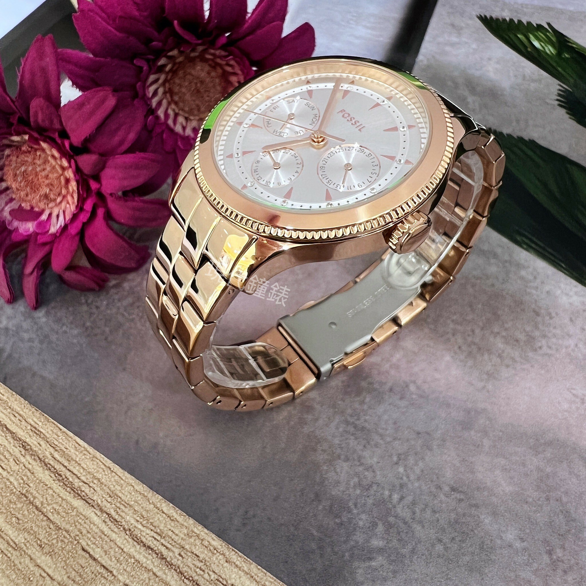 【FOSSIL】簡約玫瑰金三眼不鏽鋼女錶 BQ3993 38mm  現代鐘錶