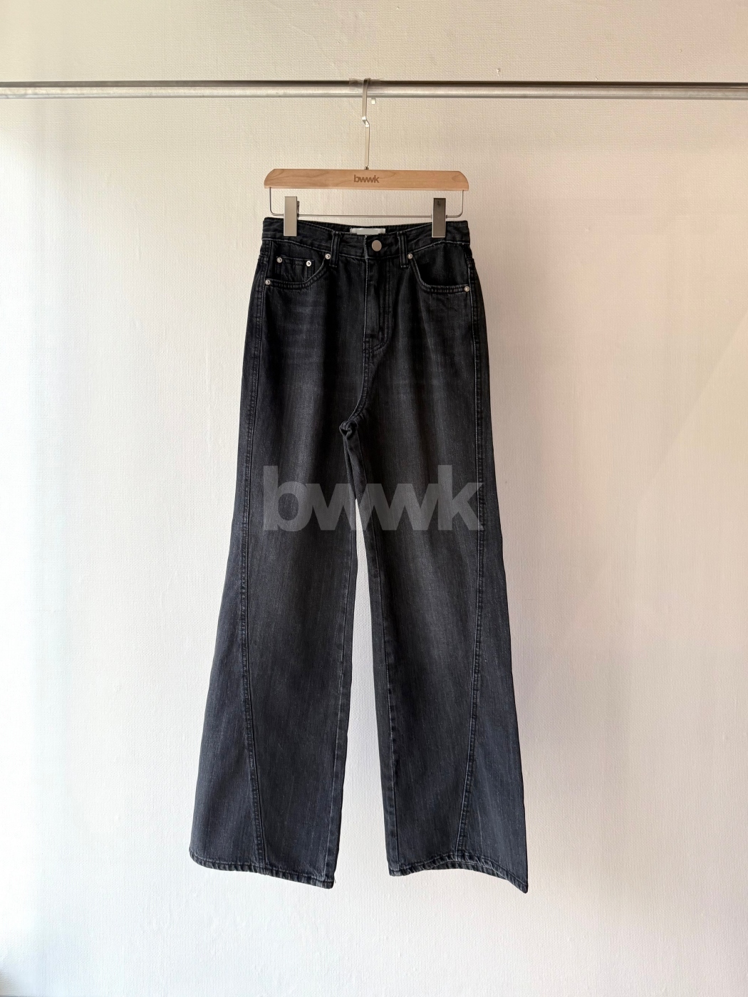 顯瘦斜切寬管牛仔褲