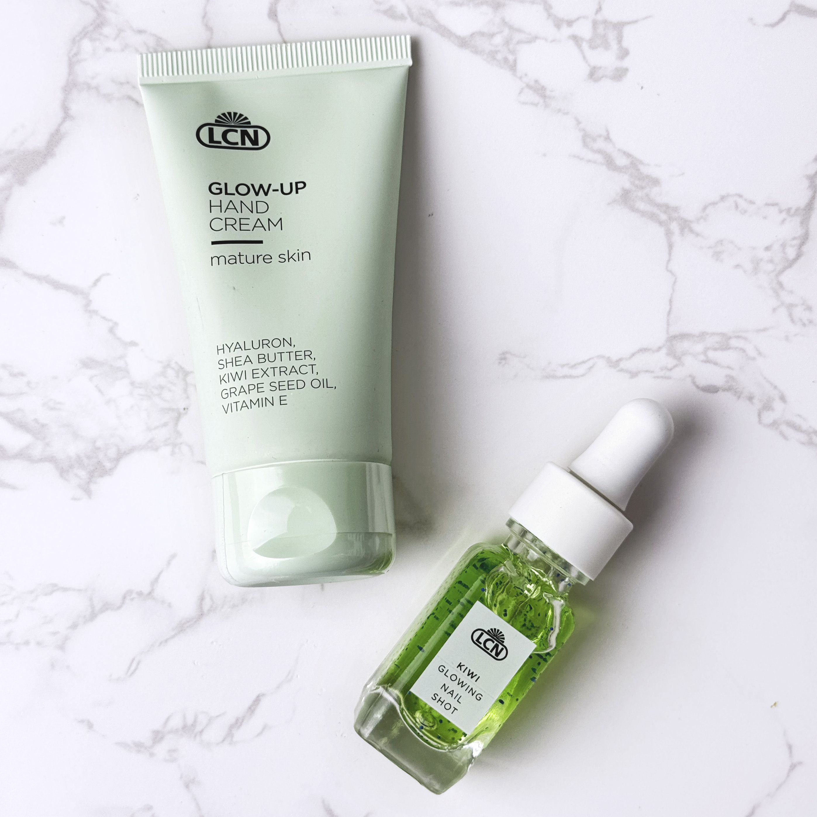 LCN 奢華SPA 養甲美手套裝（亮澤提彈）1套2件