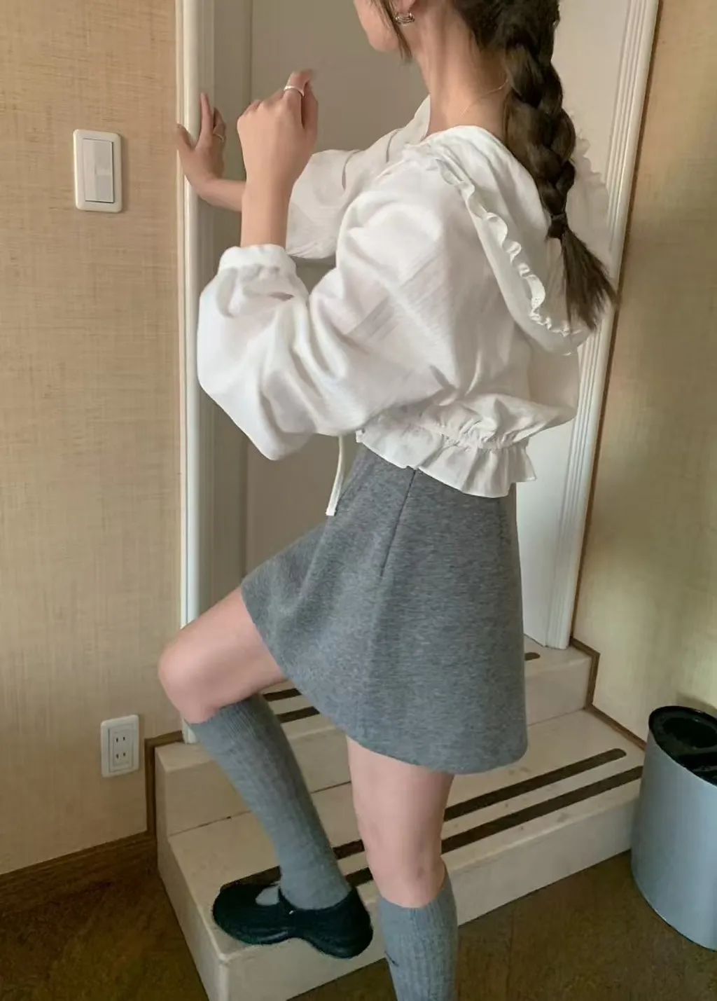 [現貨] Ingrid 連帽抽褶上衣 [ 象牙白 / Free ]