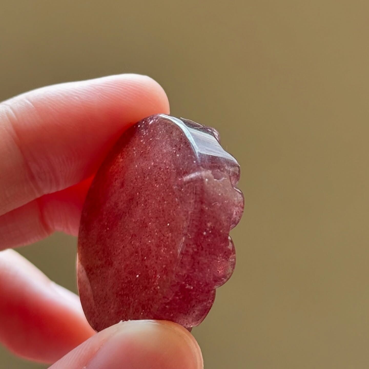 [原石] 草莓晶 九尾狐 雕刻件 水晶吊墜