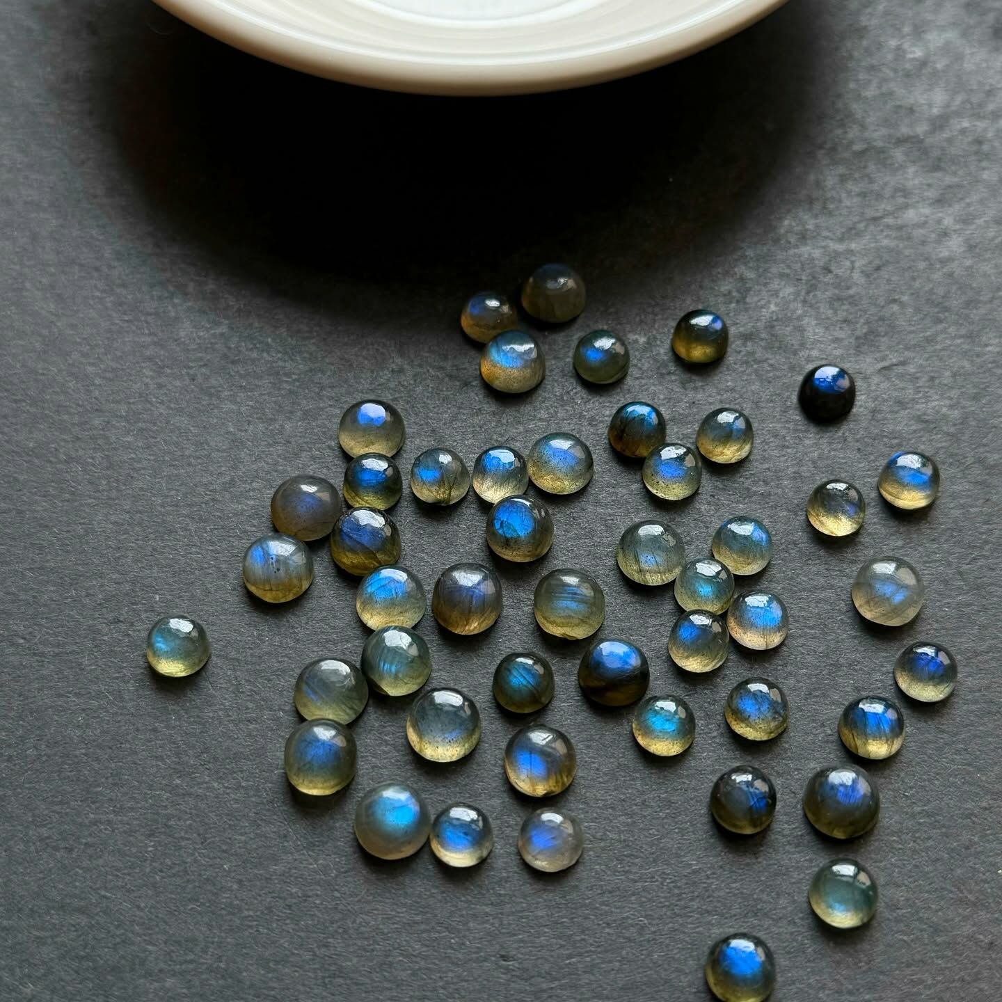 [原石] 魔鬼拉長石 水晶蛋面