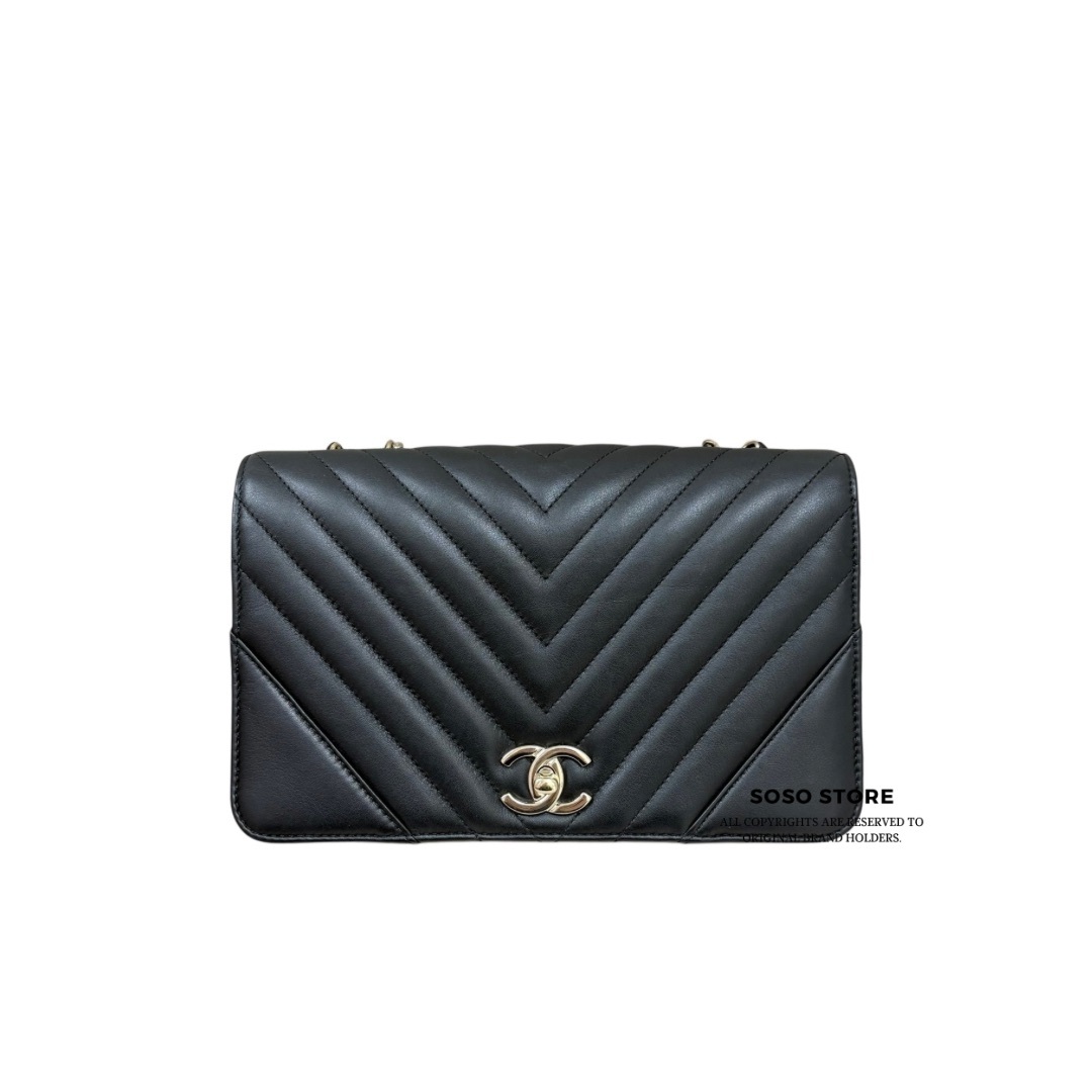 Chanel Flap Bag - Black / Ghw