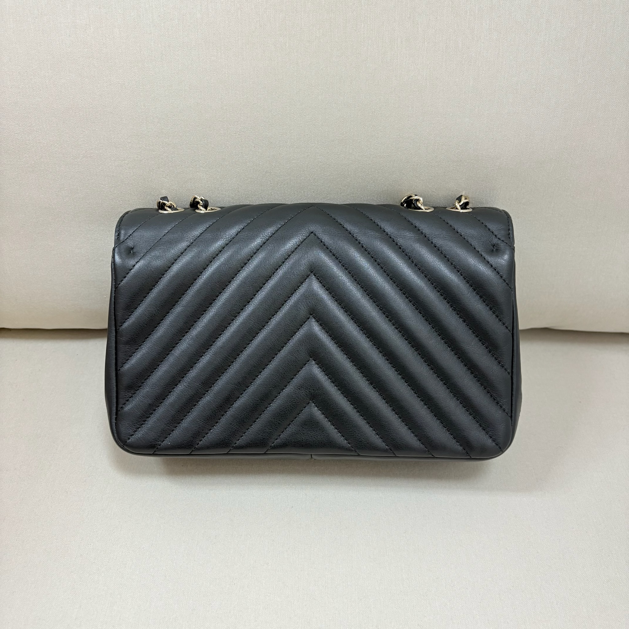Chanel Flap Bag - Black / Ghw