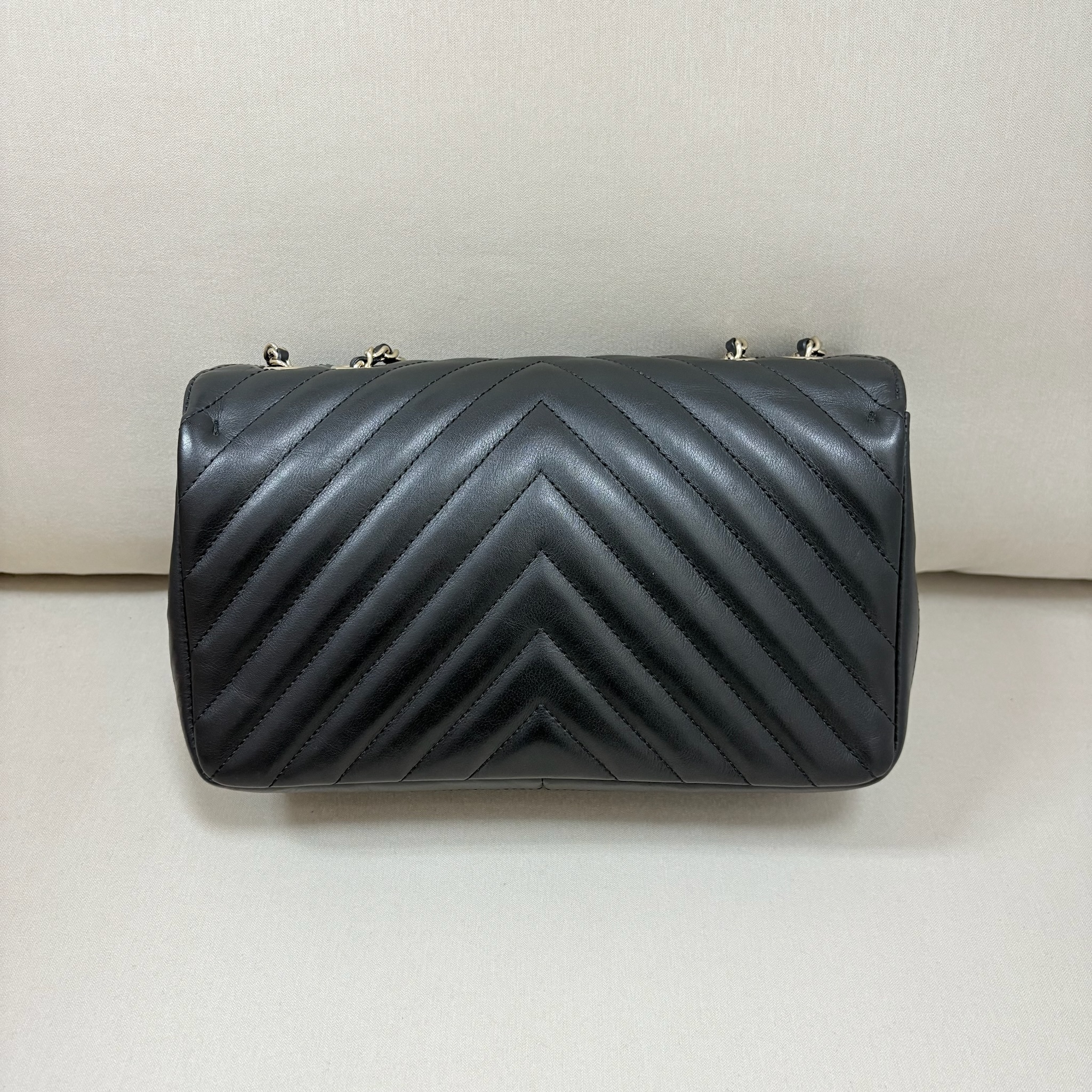 Chanel Flap Bag - Black / Ghw