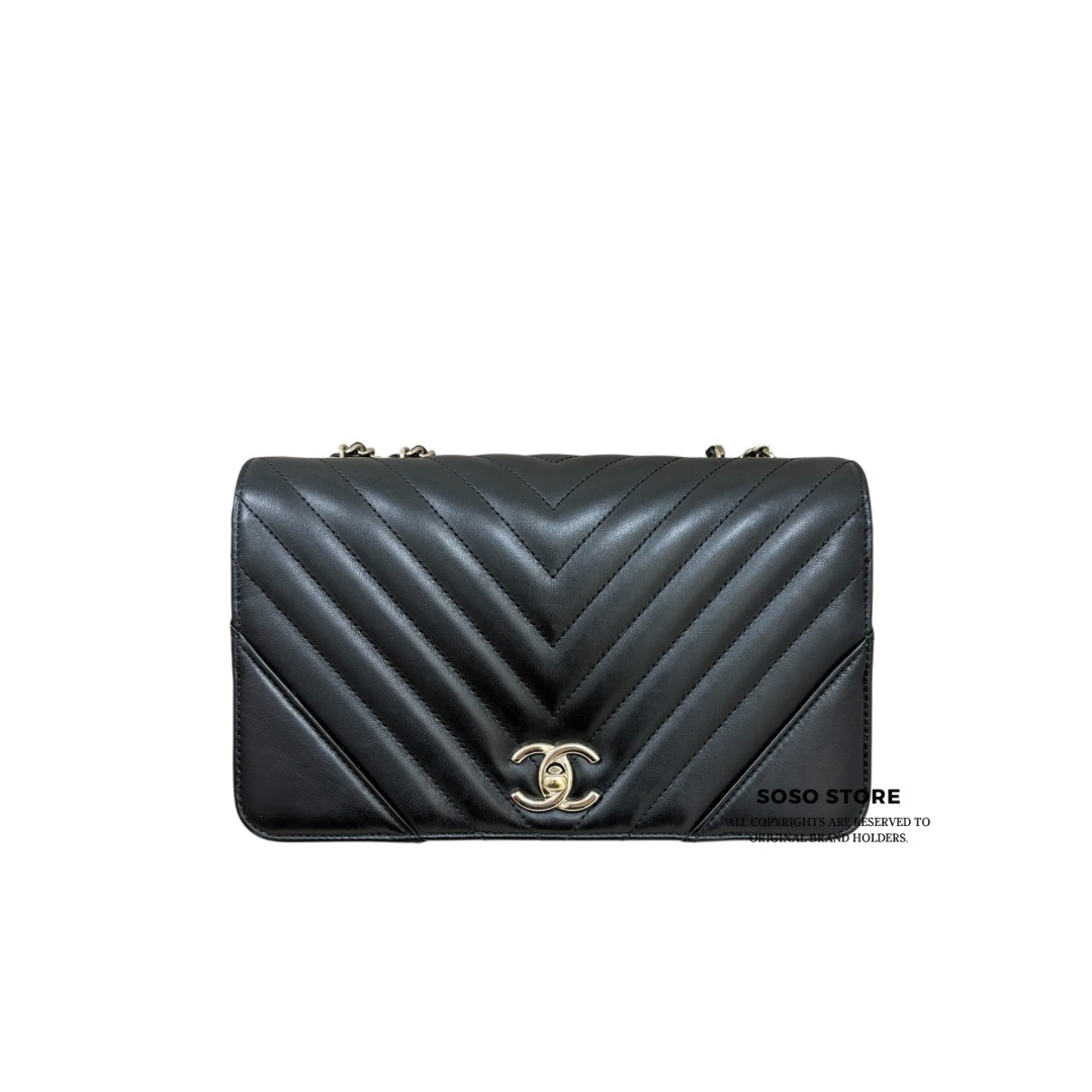Chanel Flap Bag - Black / Ghw