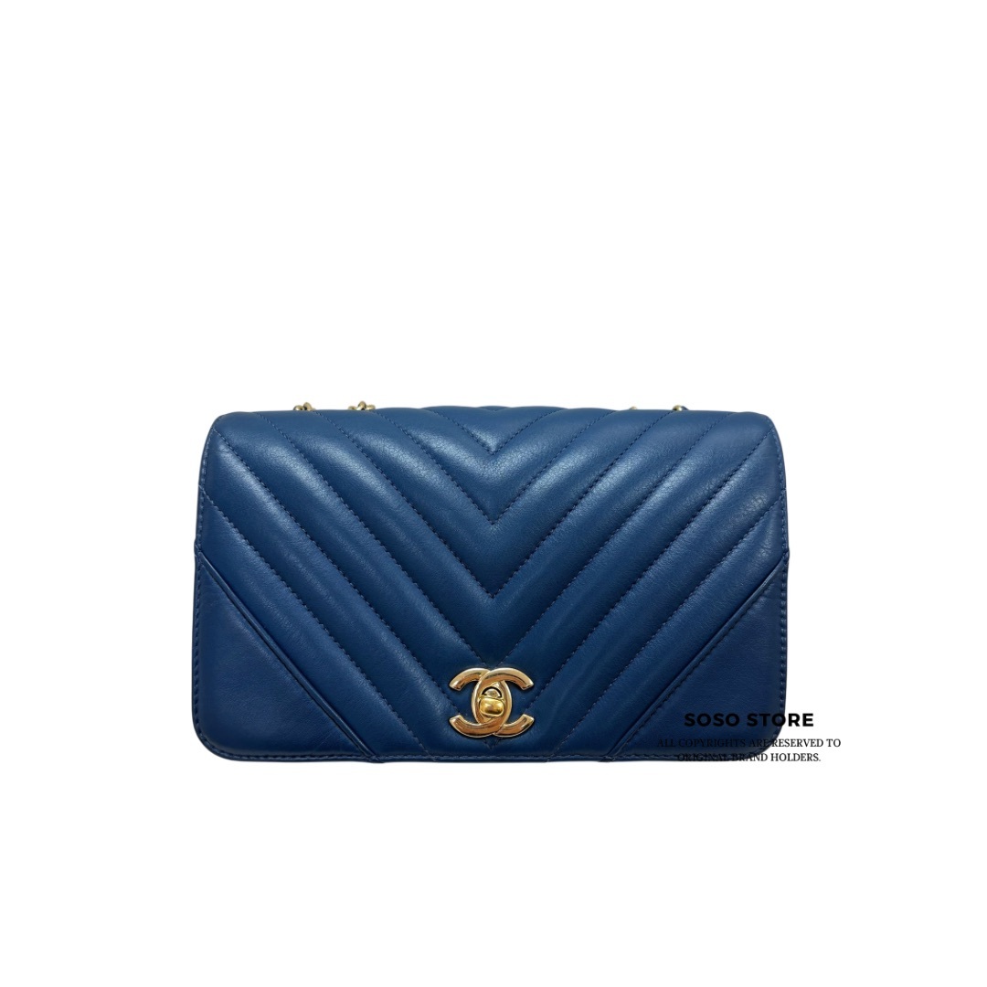 Chanel Flap Bag - Navy / Ghw