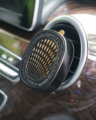 【Luxury】現貨 Diptyque 車用擴香器+香氛補充包- 玫瑰之水 2.1g 正品代購 芳香 汽車香氛  車用品 玫瑰花香