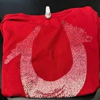 [S] TRUE RELIGION APPLE RED HS OMBRE CRYSTALS V NECK TEE, 208328-APPLE RED (STR133)