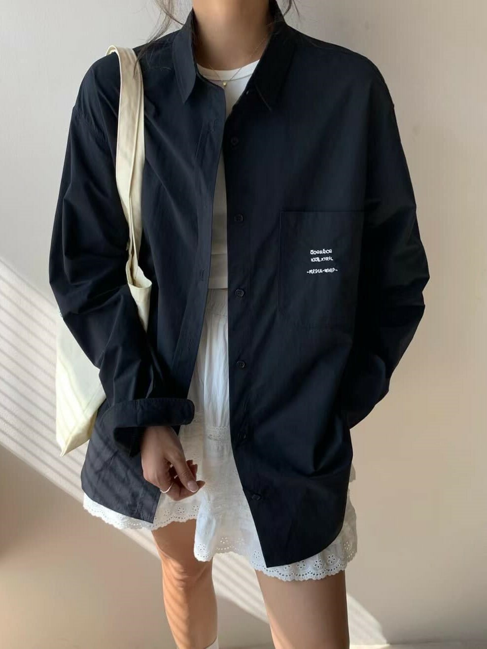 上衣丨簡約款英文襯衫