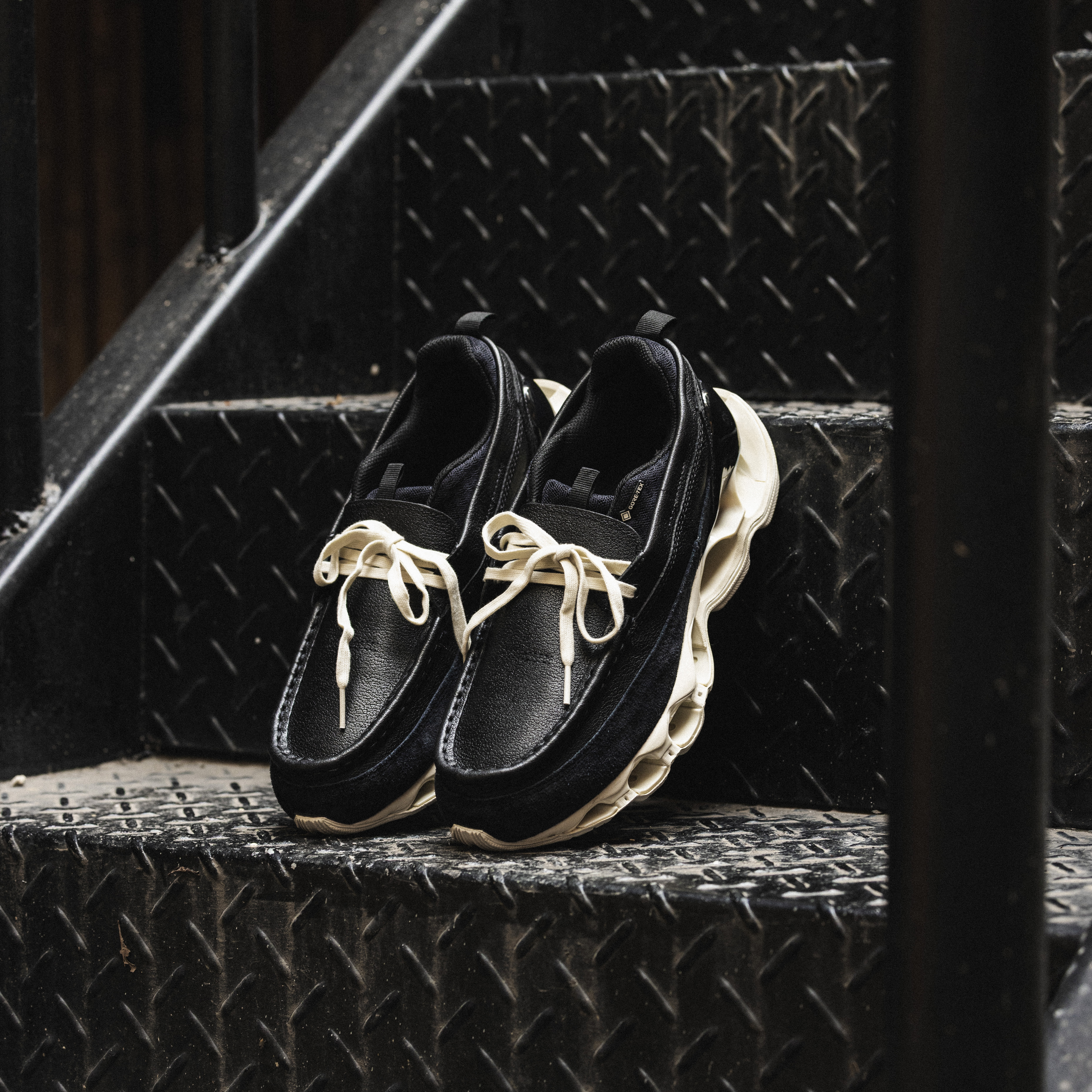 -(C8a)-MIZUNO WAVE PROPHECY MOC GTX GORE-TEX BLACK OFF WHITE 美津濃 莫卡辛鞋 高性能跑鞋 防水 黑白-D1GD240602