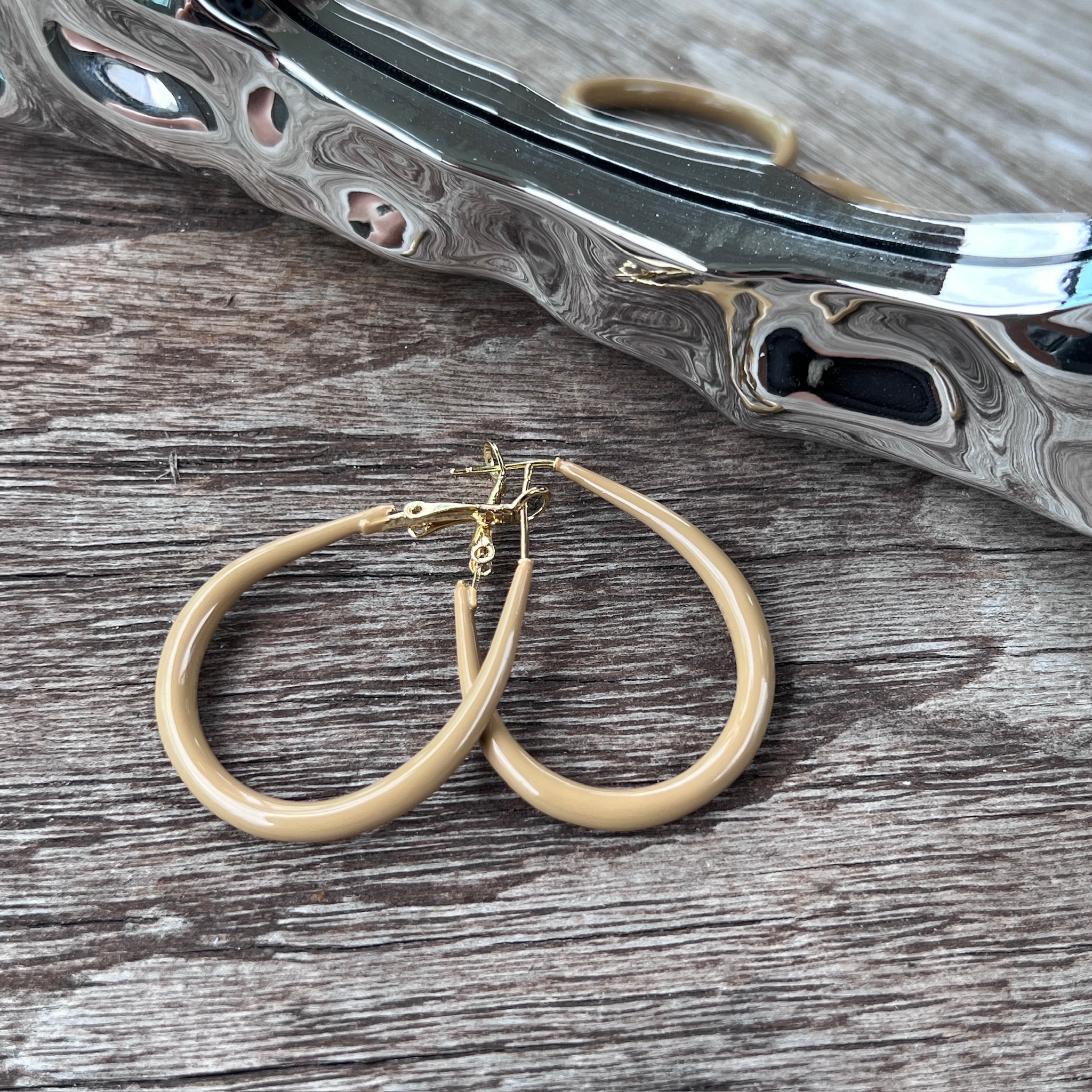 Lacquered Oval Medium Hoop Earrings