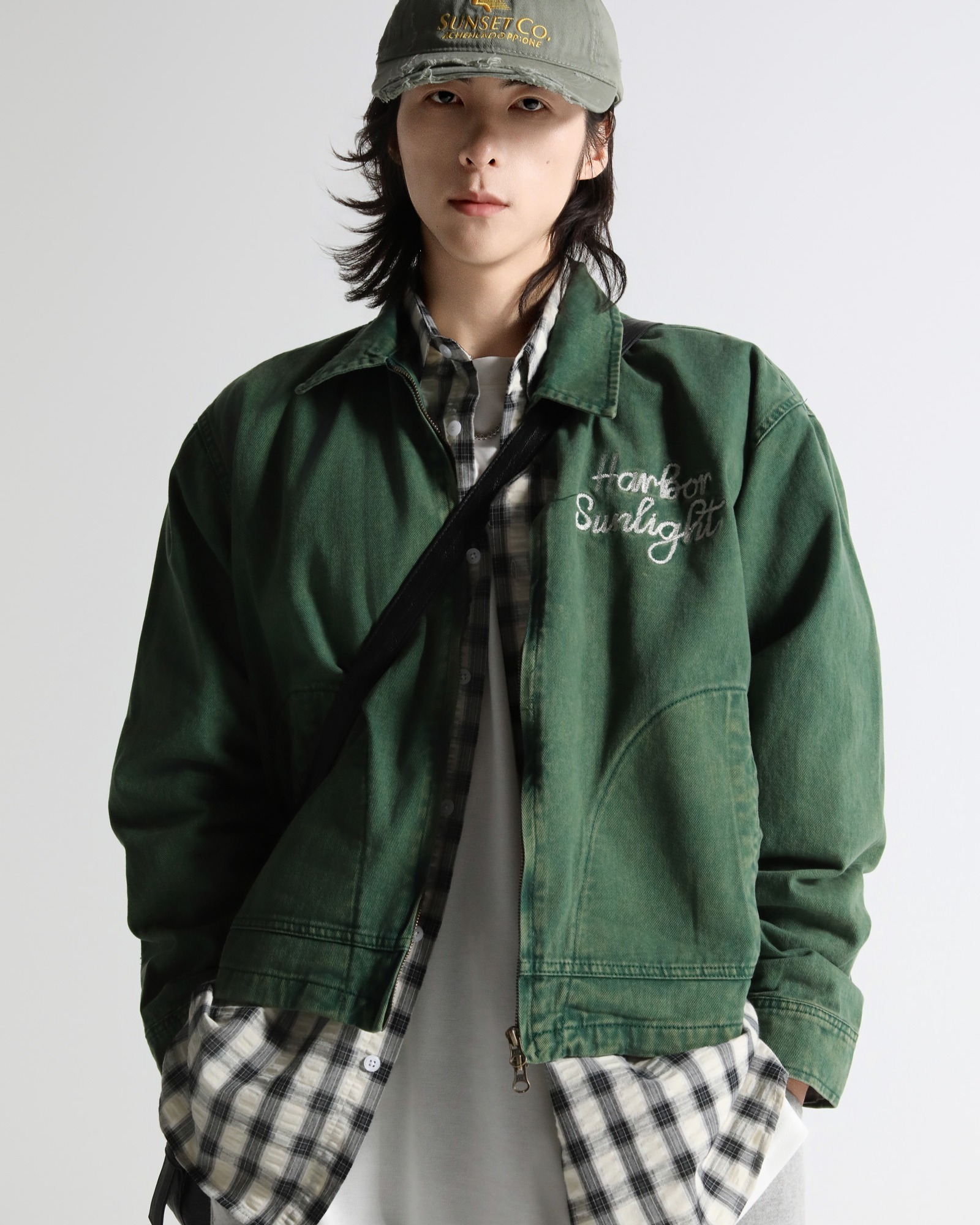 (韓國獨家特價)刺繡字母短版夾克